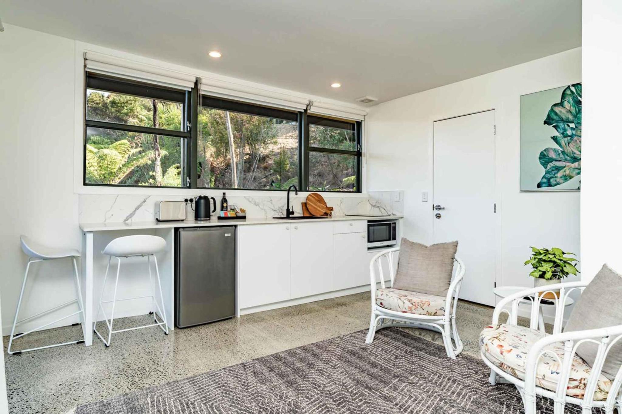Studio Apartment - Photo 8