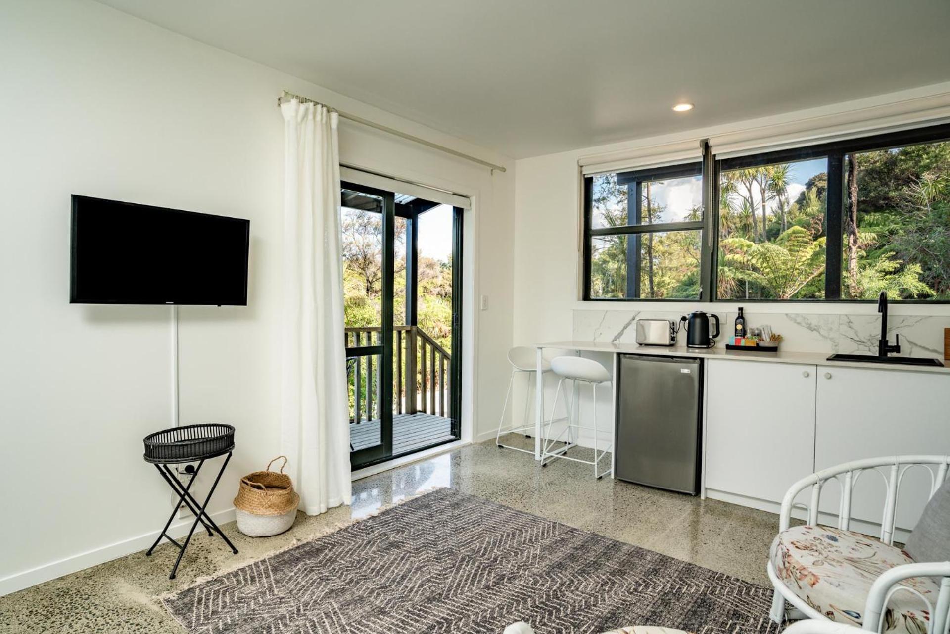 Studio Apartment - Photo 10