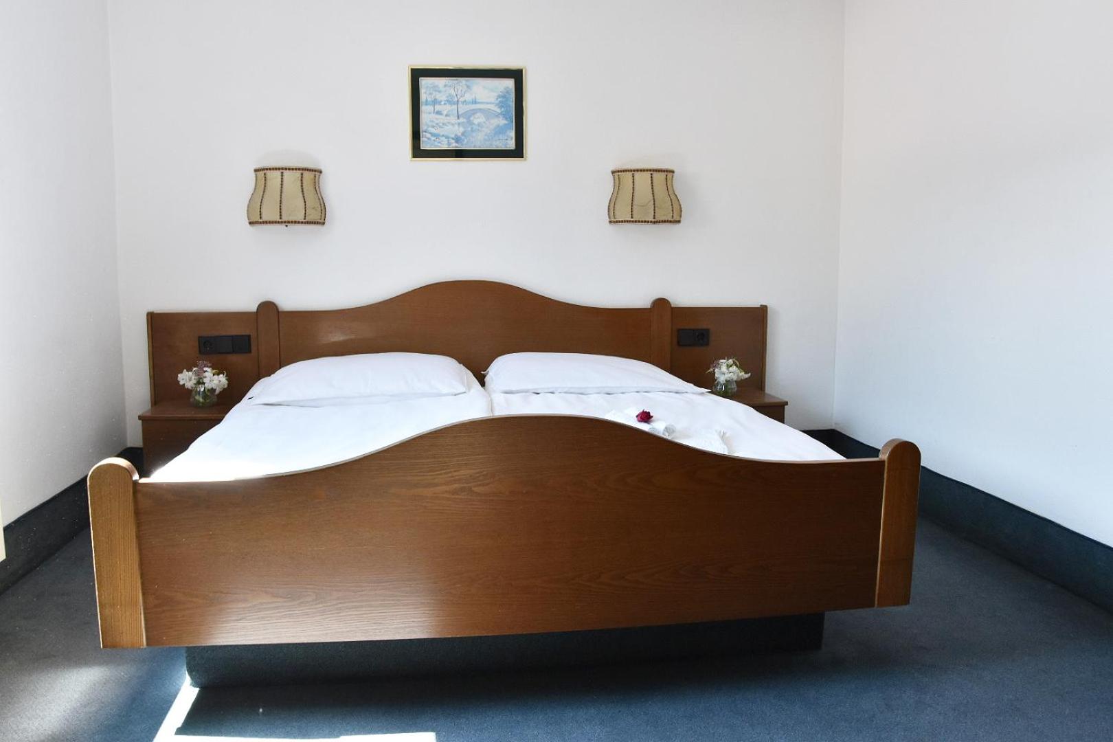 Double Room with Private Bathroom - Photo 3
