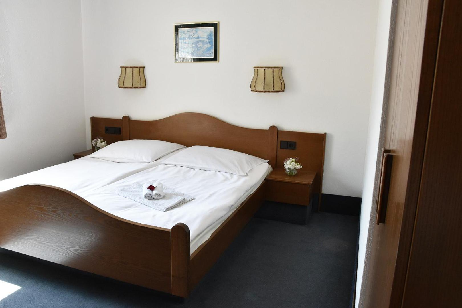 Double Room with Private Bathroom - Photo 4