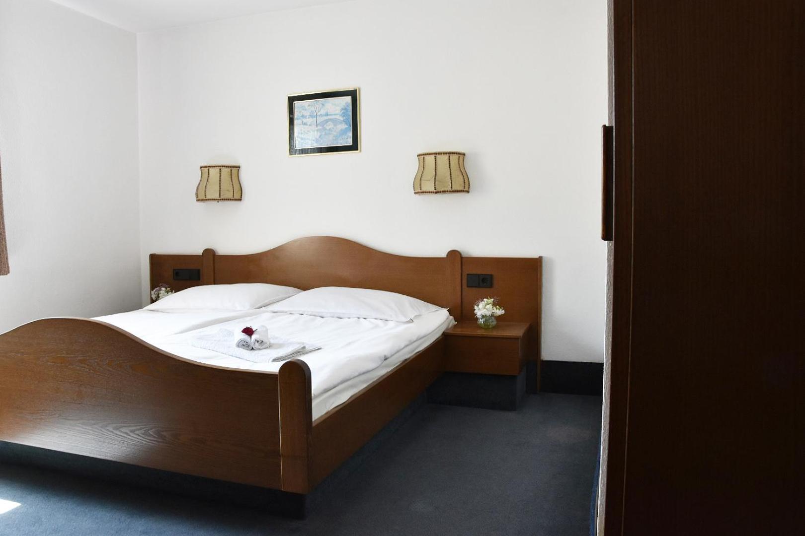 Double Room with Private Bathroom - Photo 5