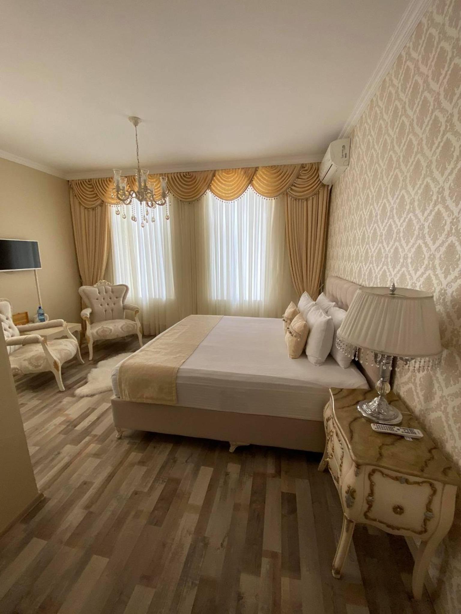 Deluxe King Room