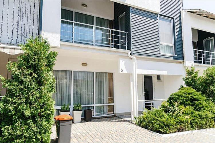 Apartment with Terrace photo 3