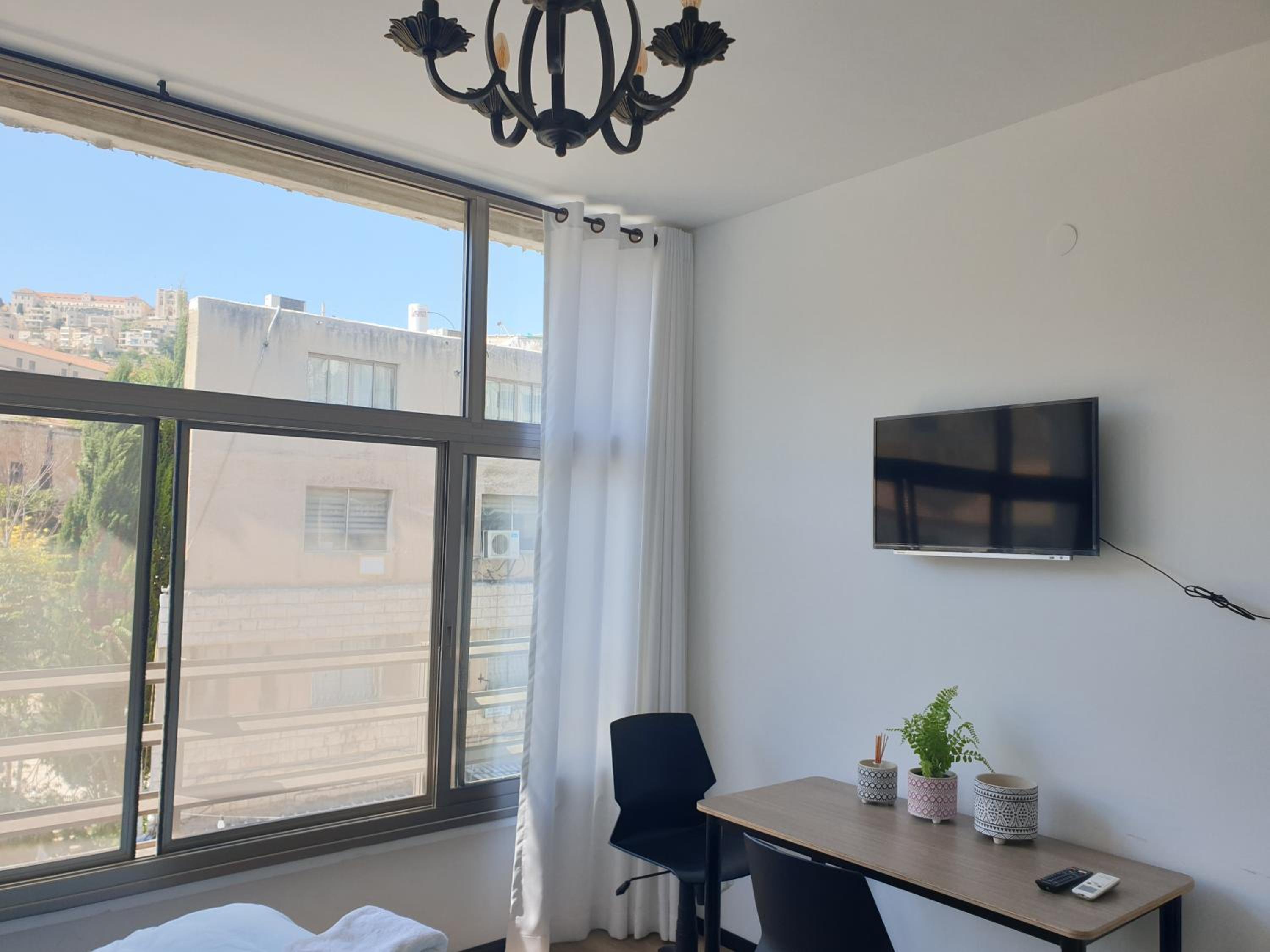 Deluxe Double or Twin Room with City View - Photo 6