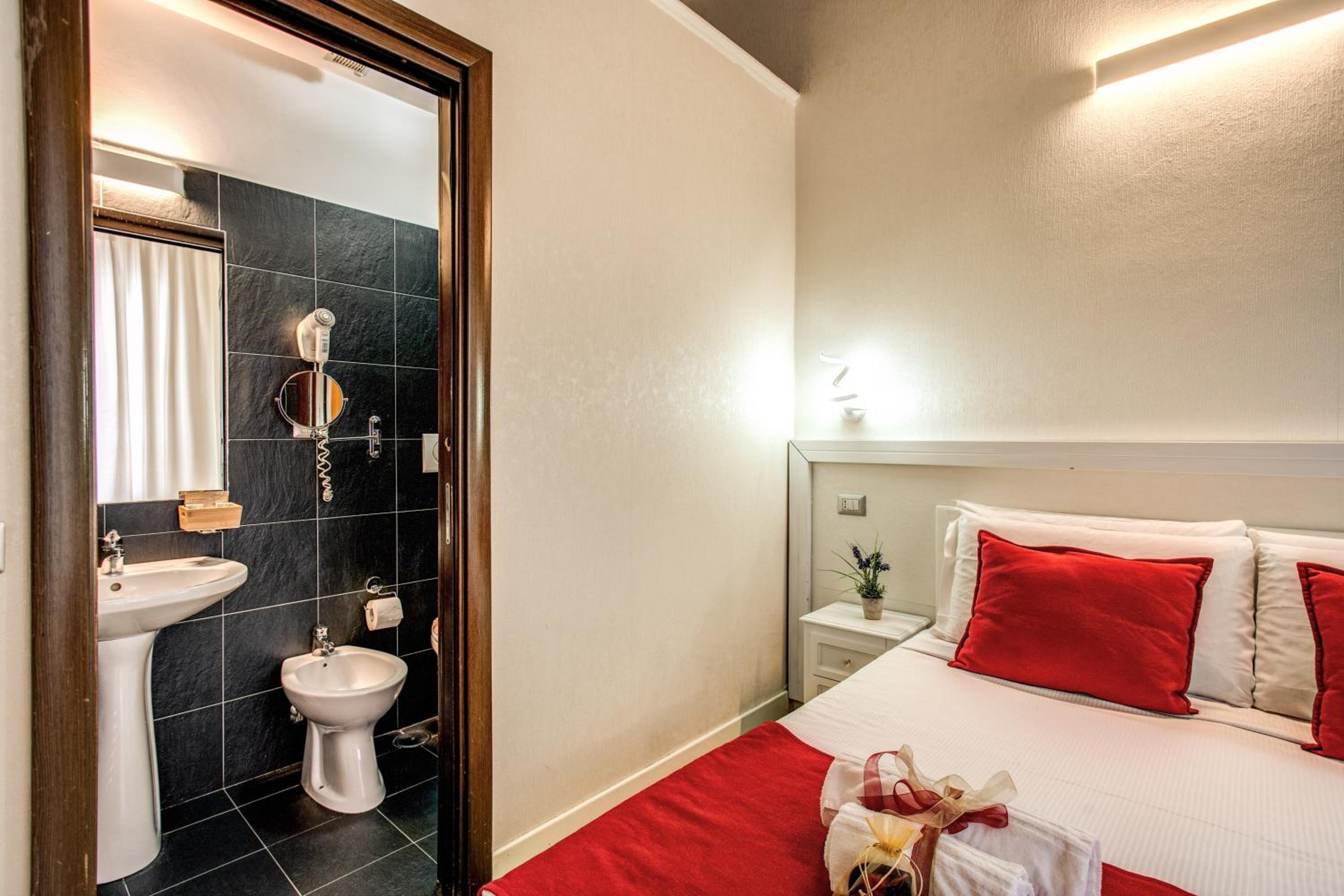 Double Room photo 3