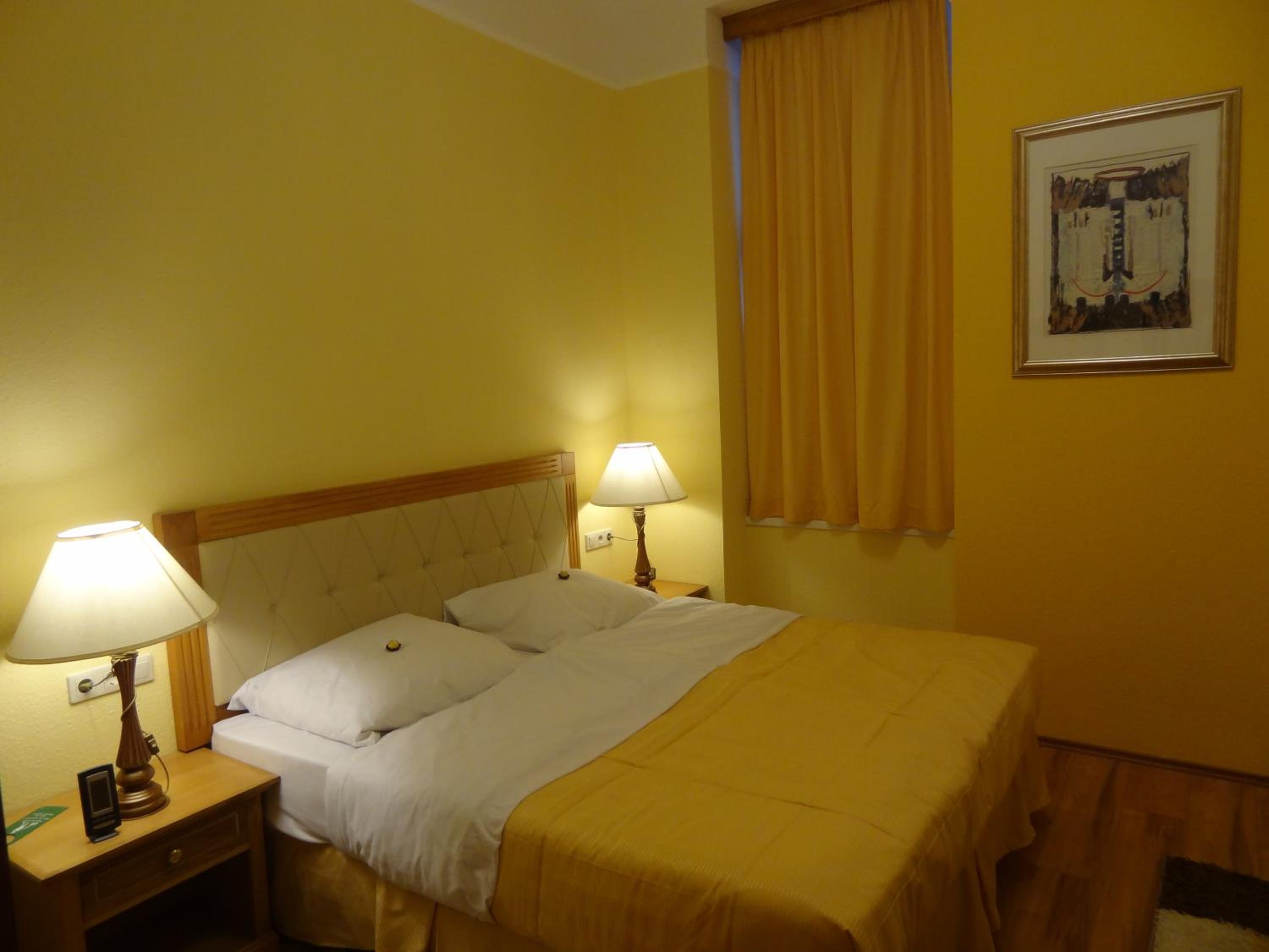 One-Bedroom Apartment - Photo 14