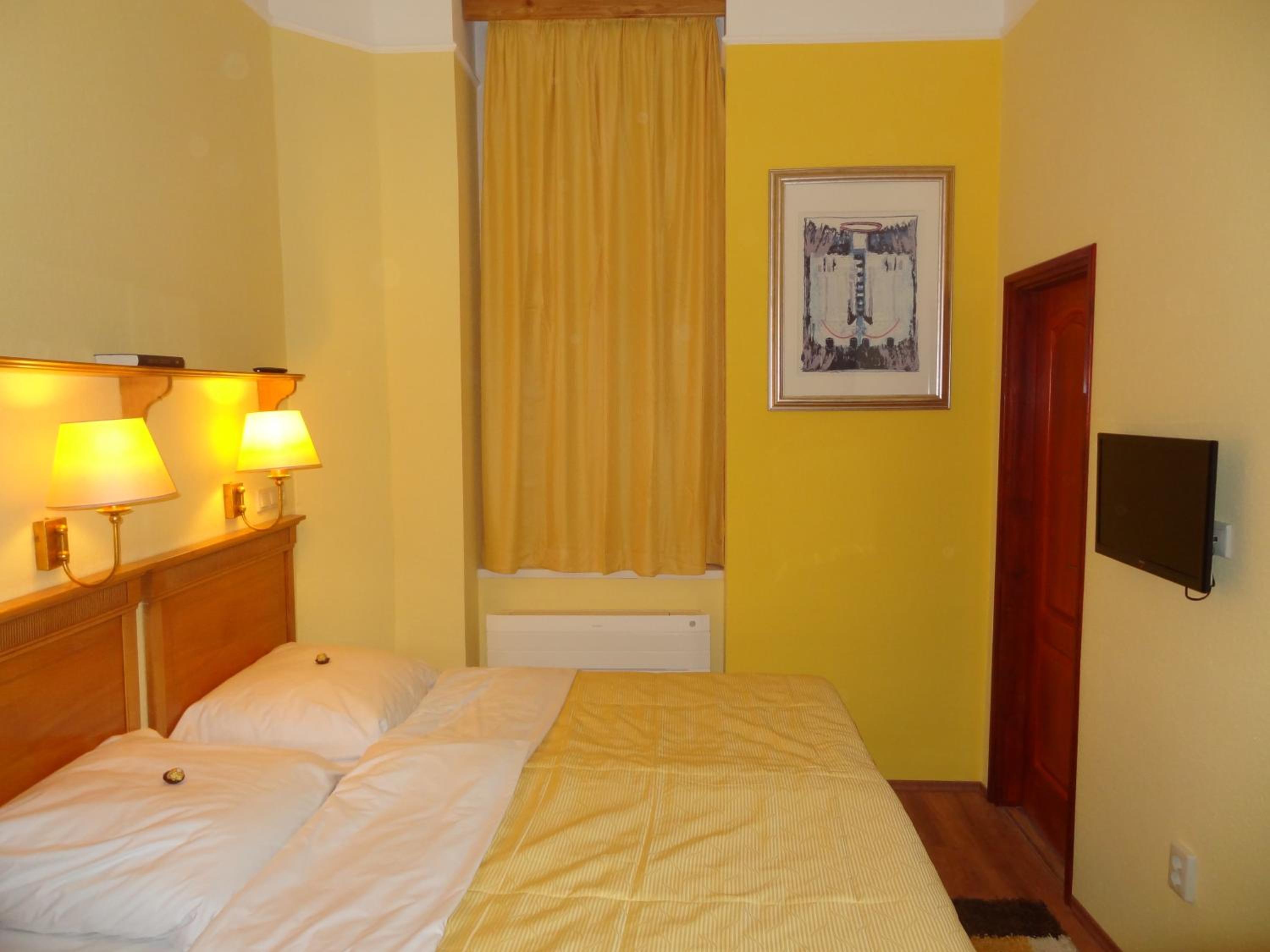 One-Bedroom Apartment - Photo 13