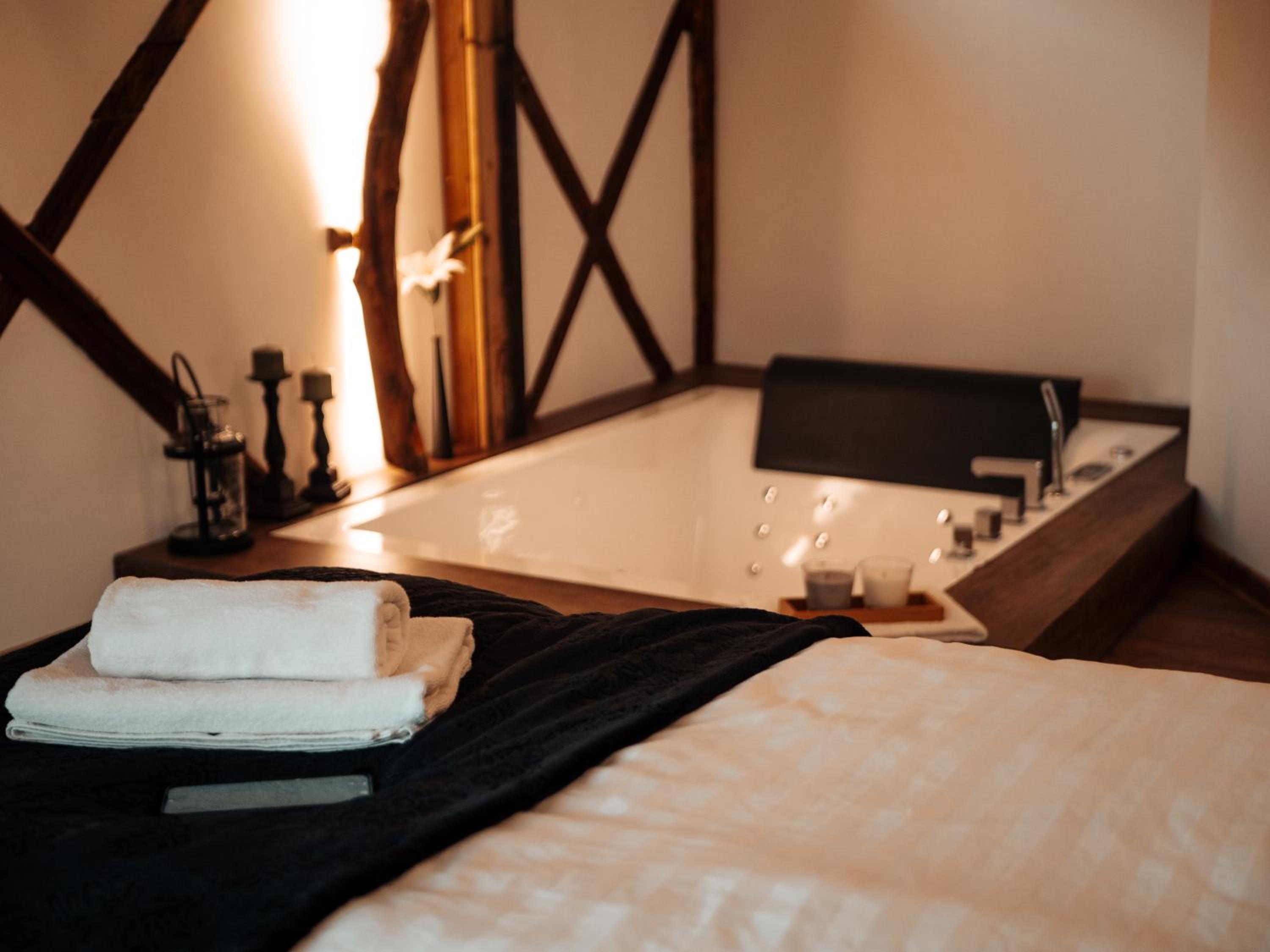 Deluxe Double Room - Photo 8
