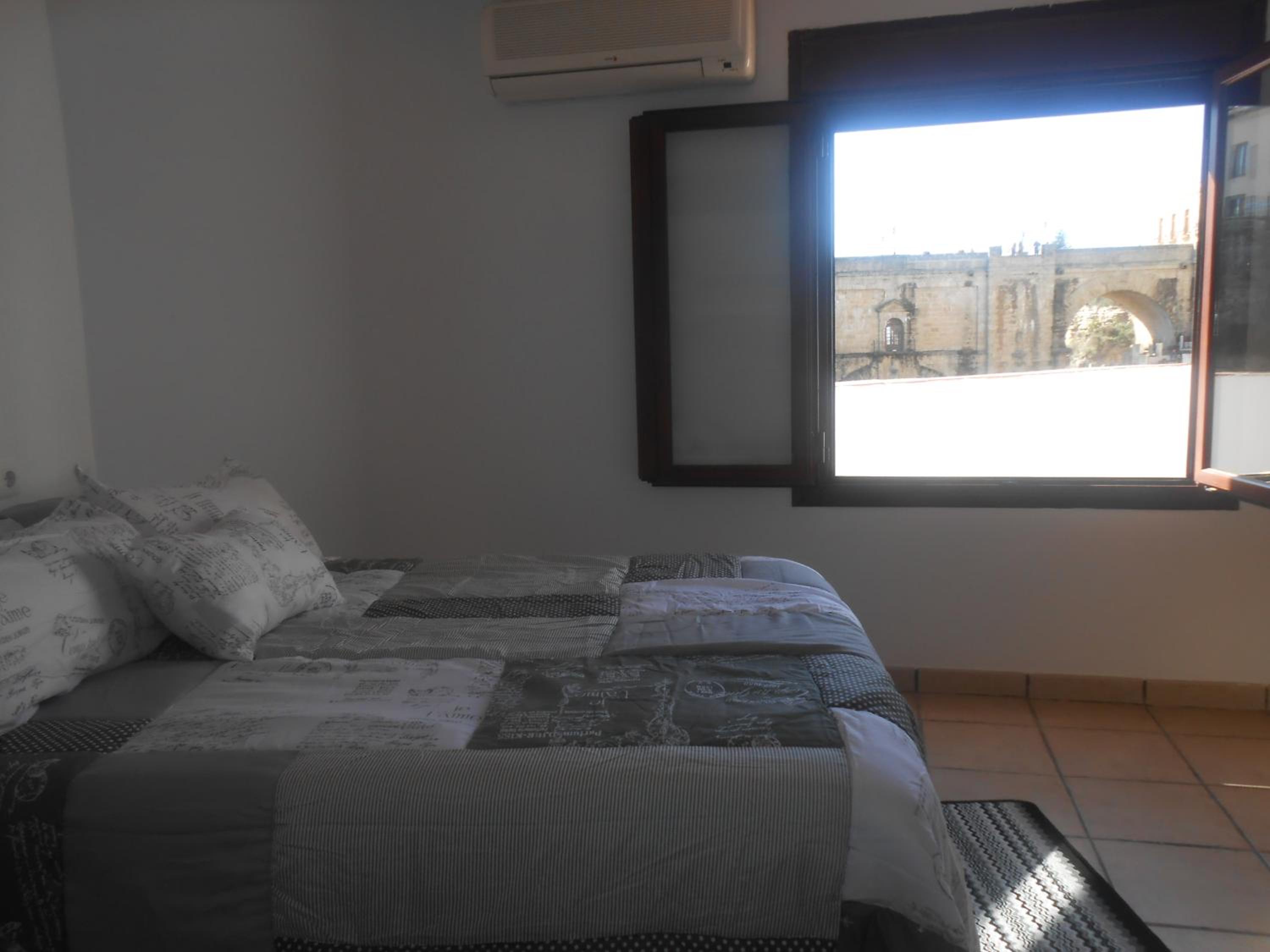 Double Room with View with Shared Bathroom photo 2