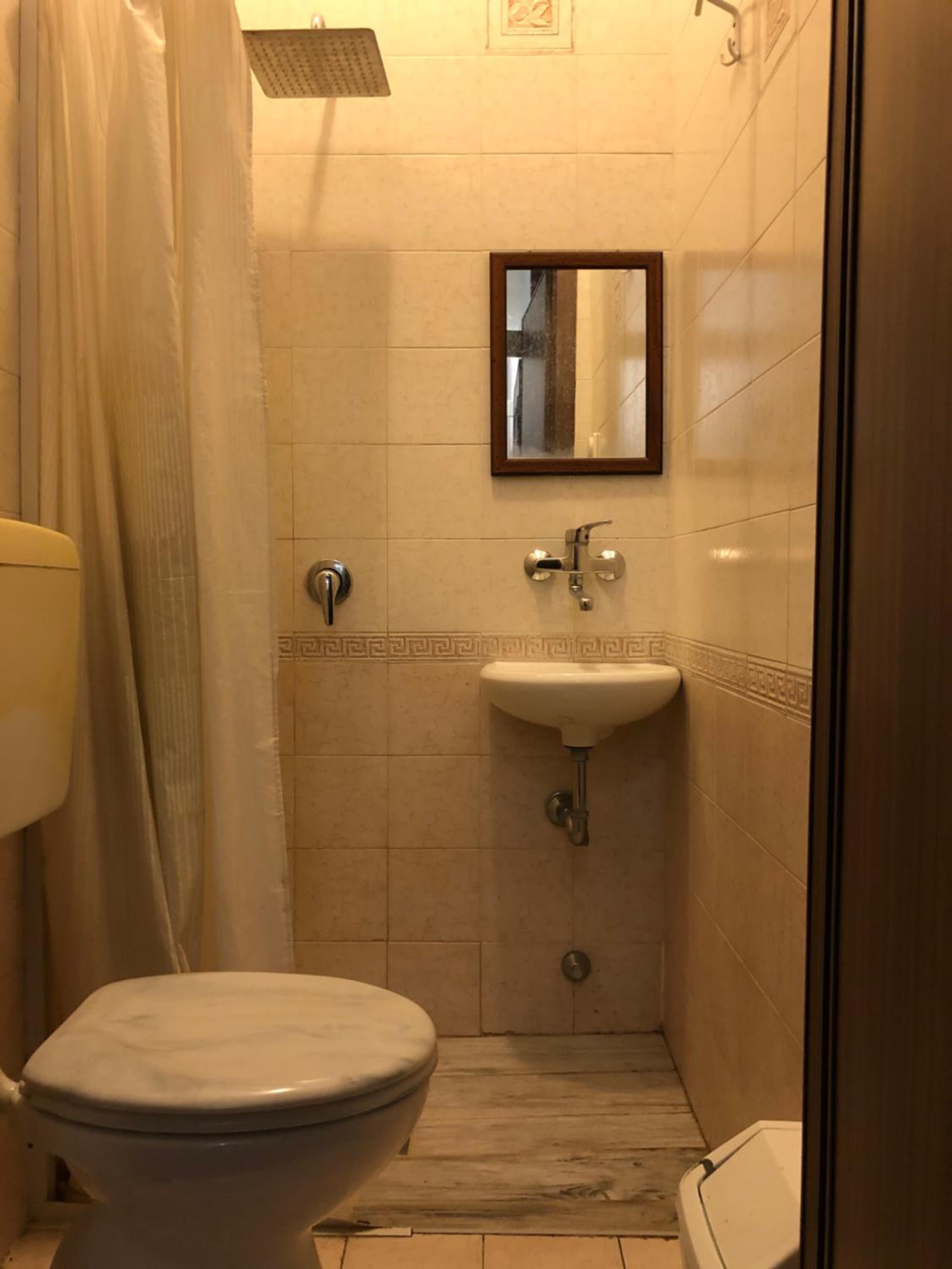 Single Room with Shared Bathroom photo 2