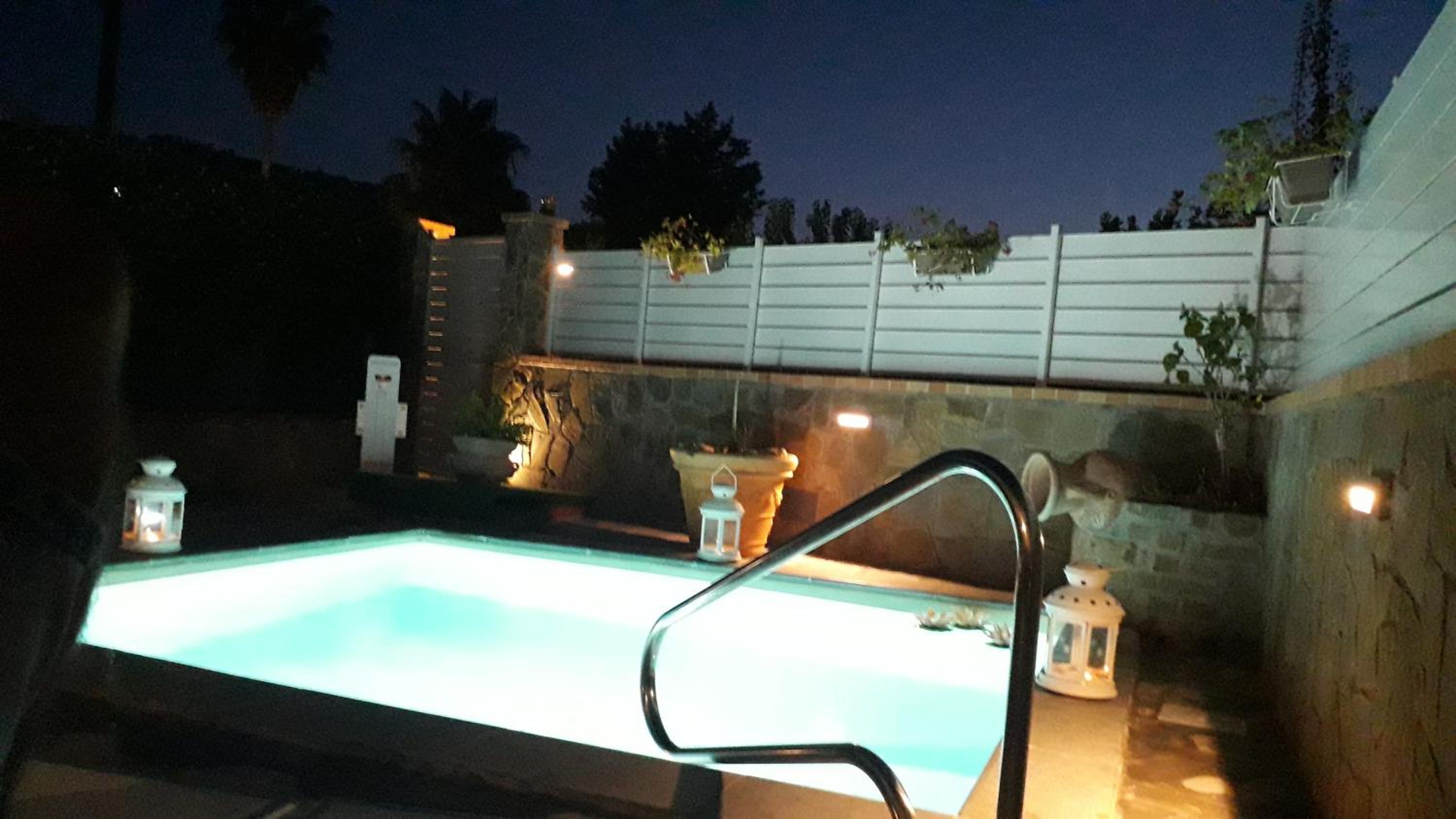 Queen Room with Pool View photo 3