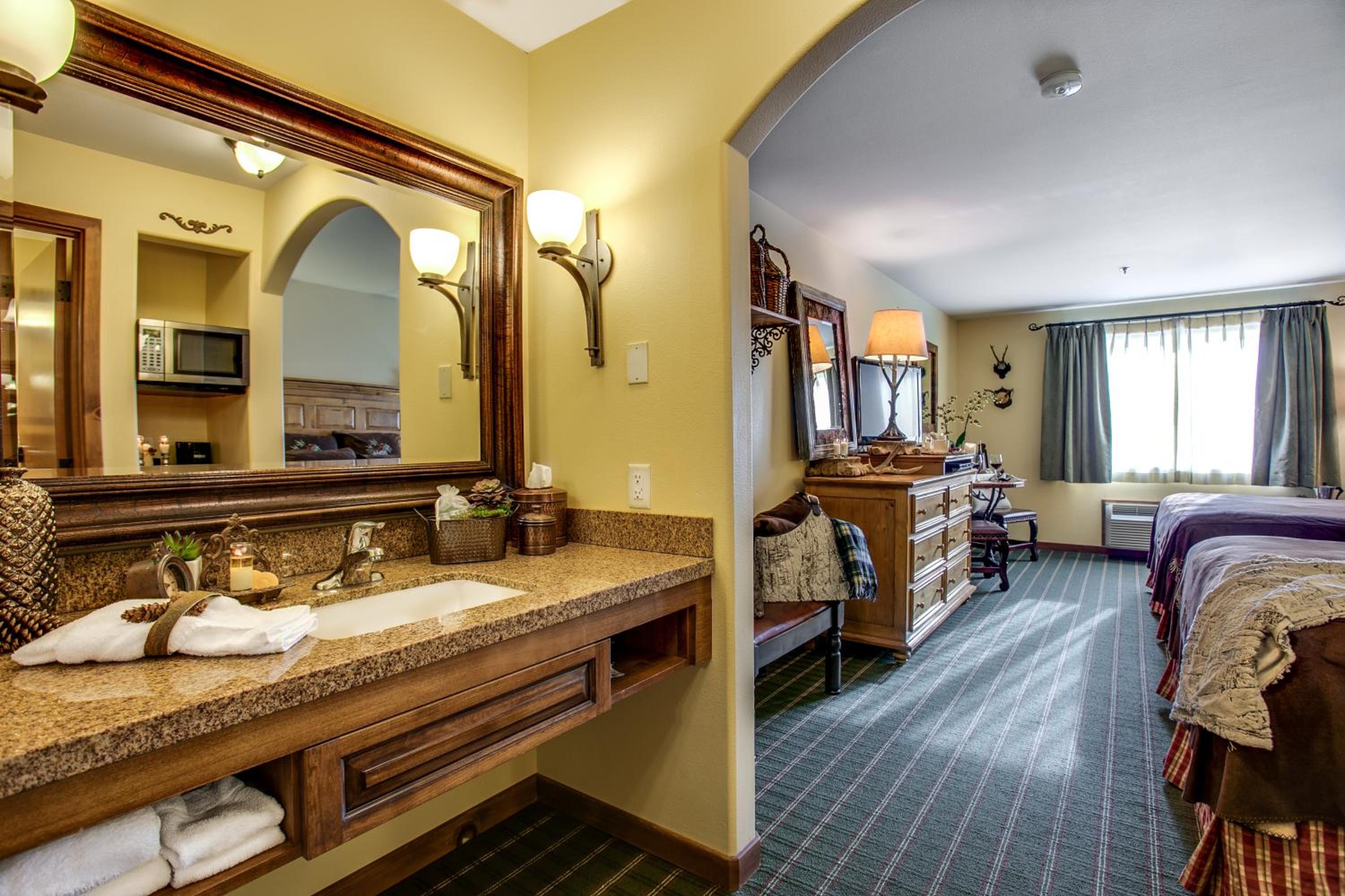 Standard Queen Room with Two Queen Beds