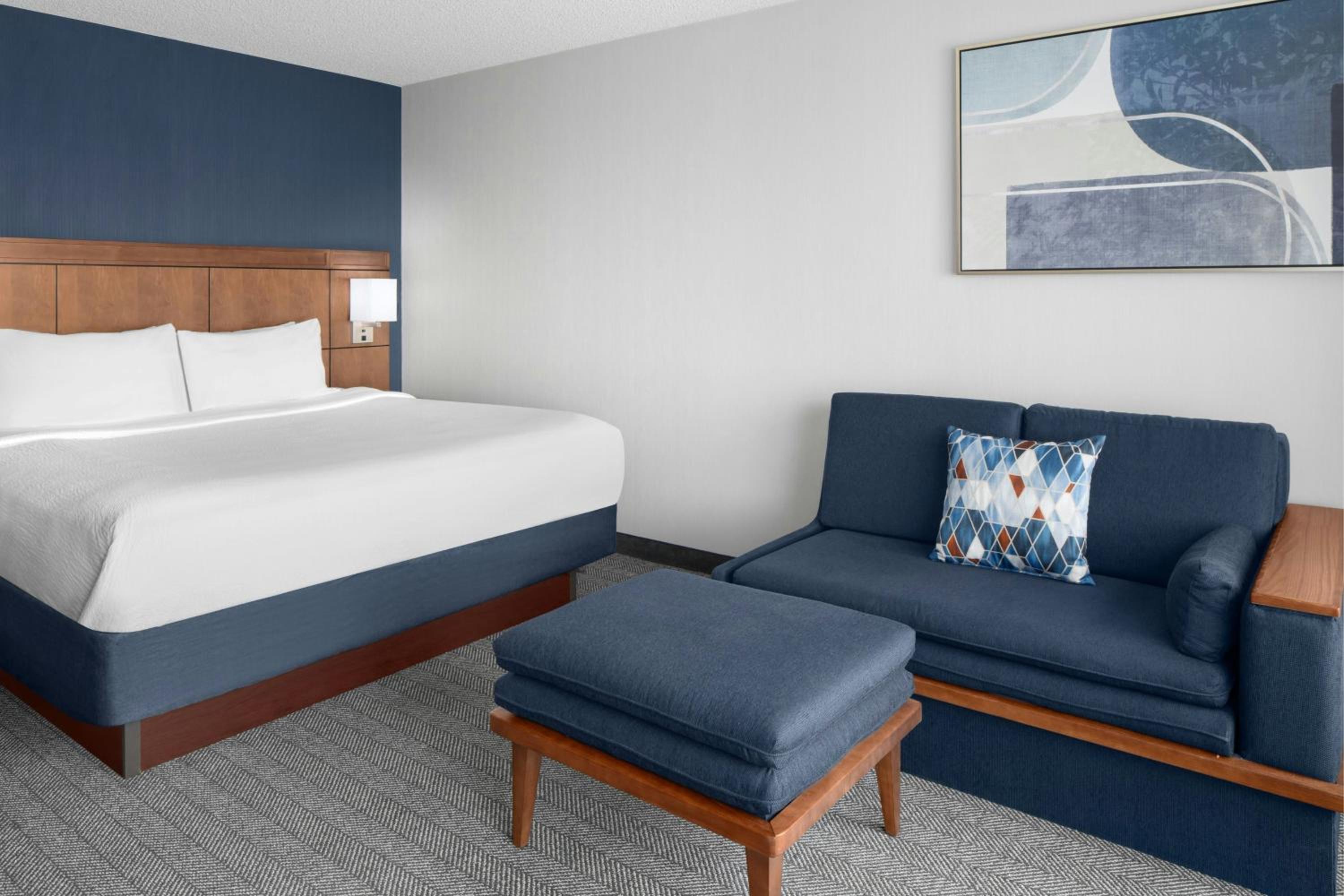 King Room with Bathtub - Mobility Access/Hearing Accessible