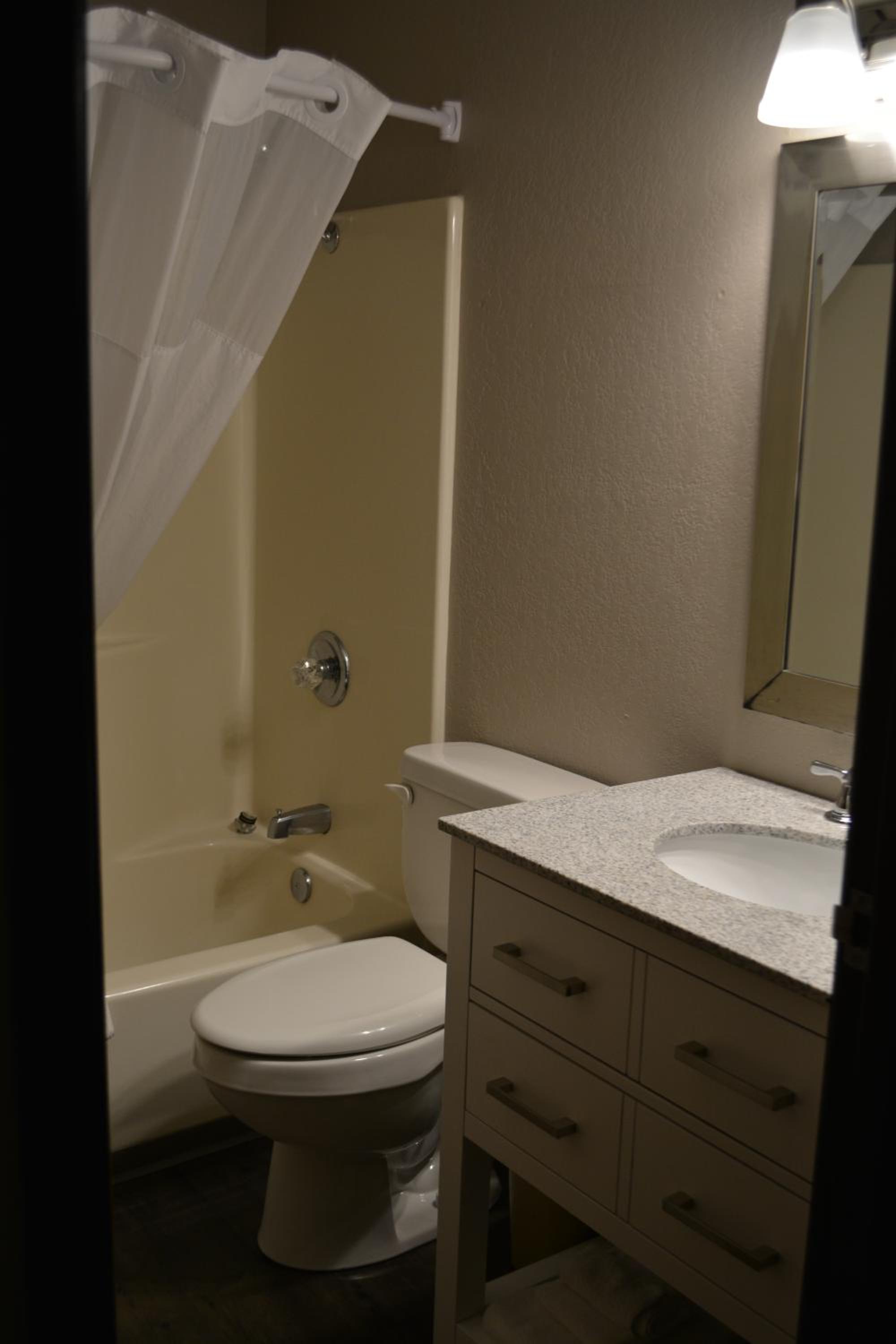 King Room - Non-Smoking photo 3