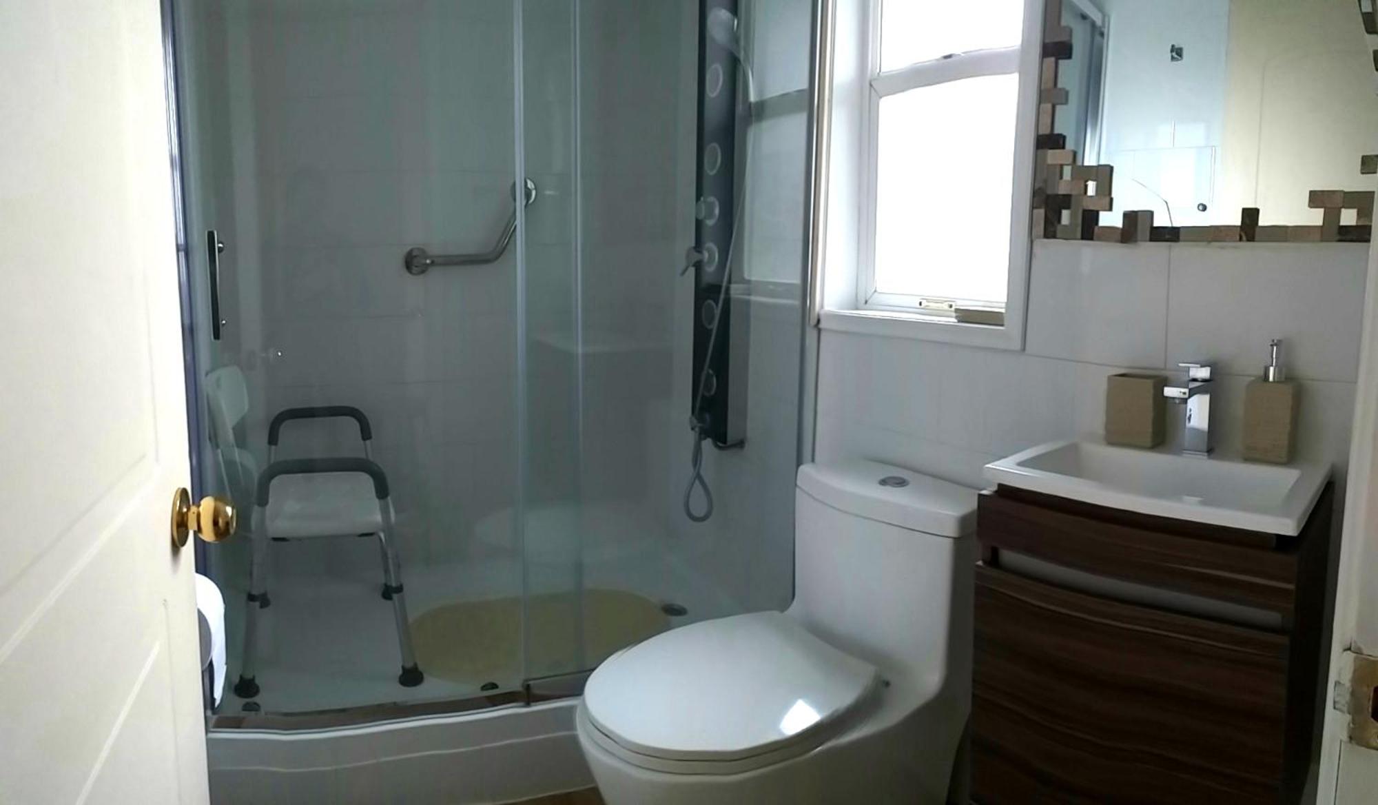 Queen Room photo 2