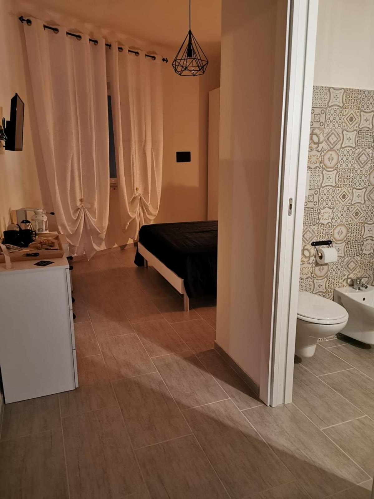 Double Room with Private Bathroom - Photo 2