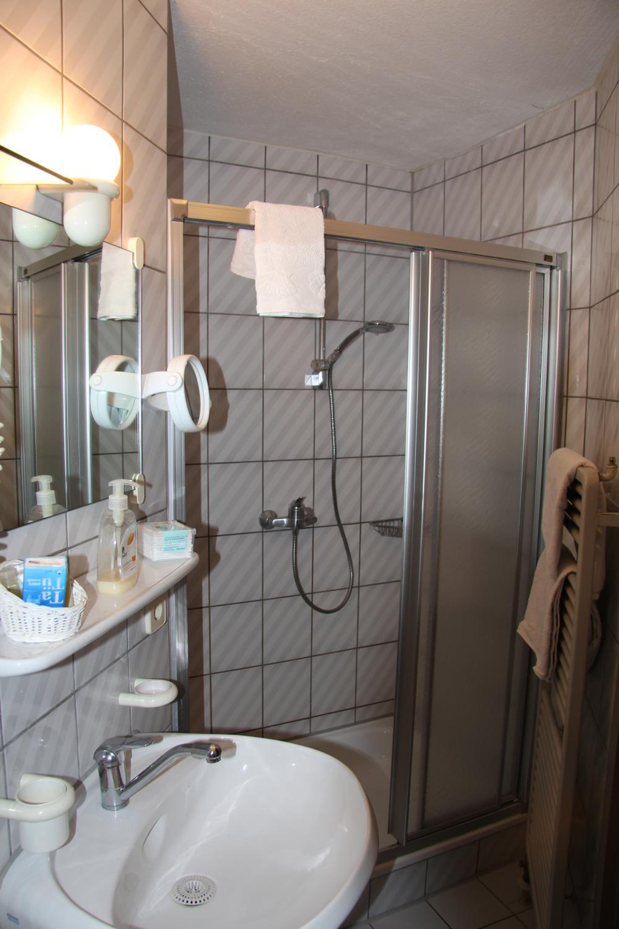Deluxe Double Room - Photo 12