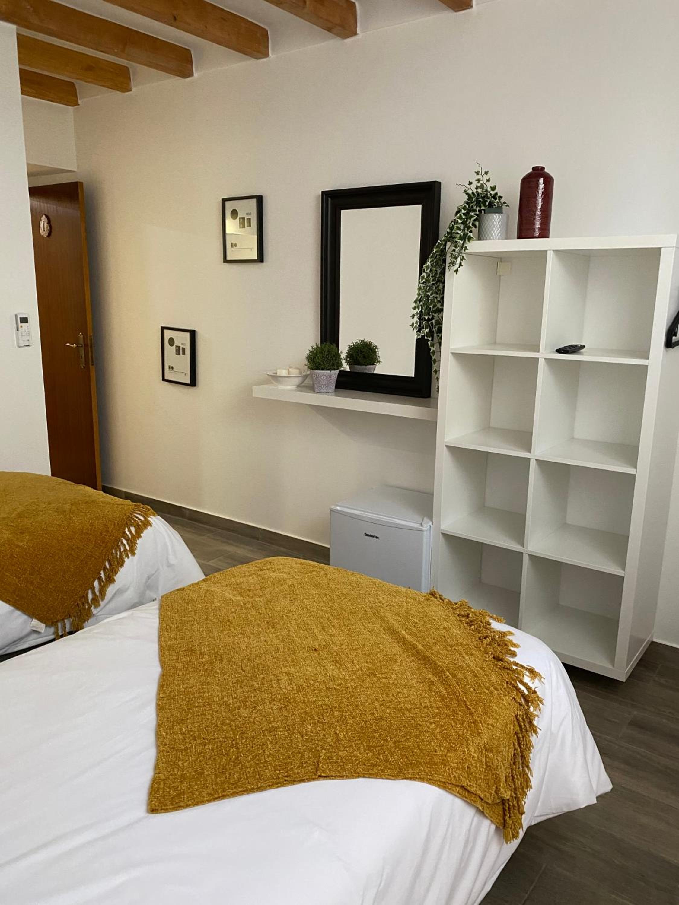 Double Room with Private Bathroom - Photo 4