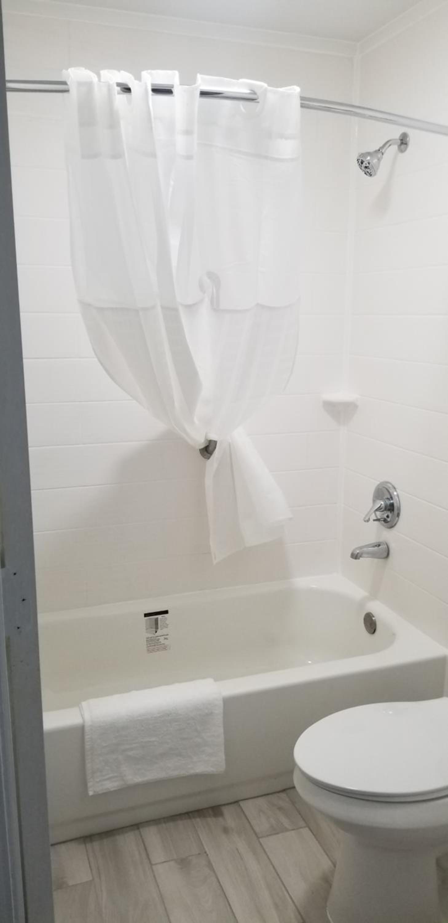 King Room - Non-Smoking - Photo 10