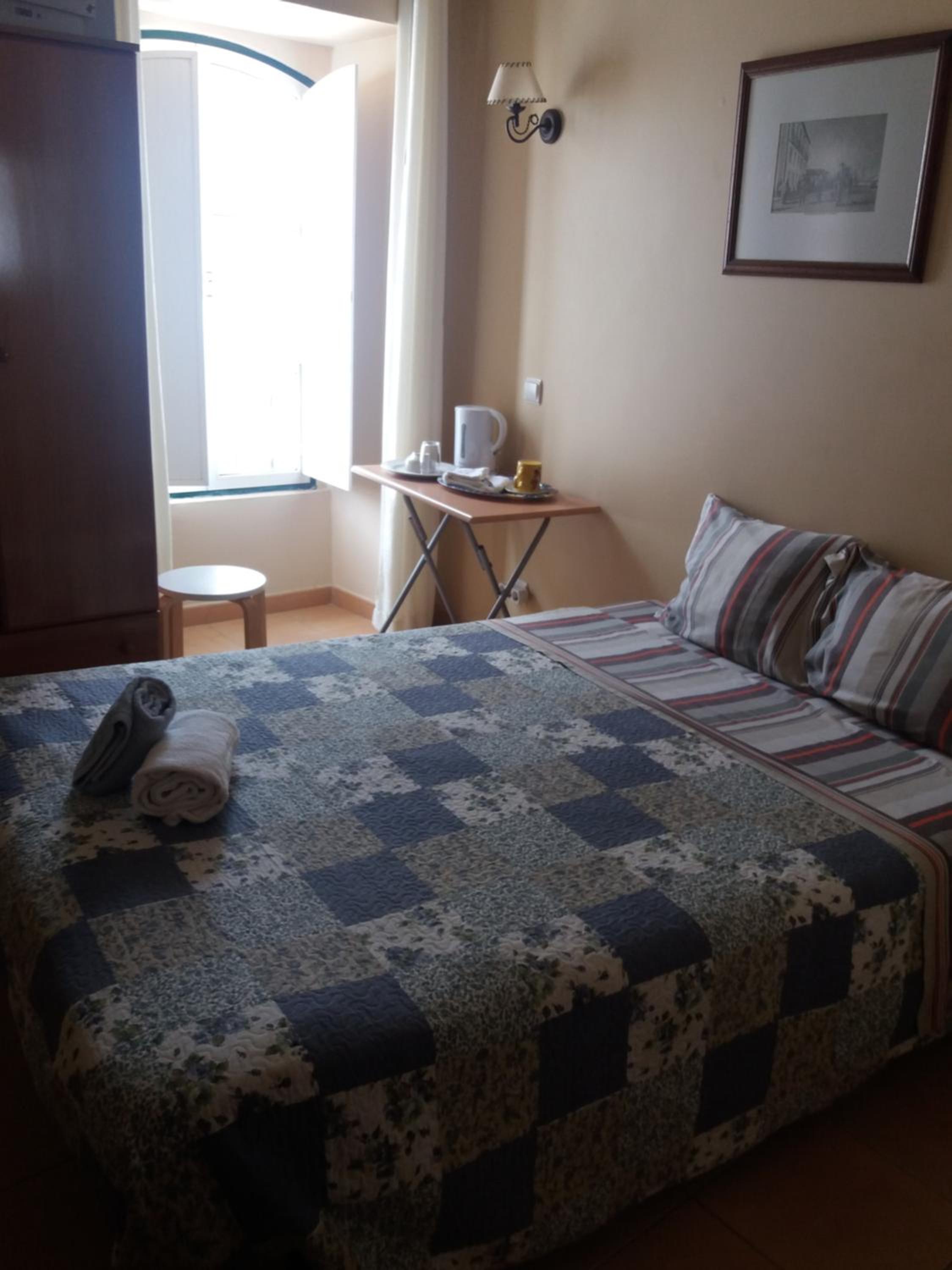 Single Room with Private Bathroom photo 1