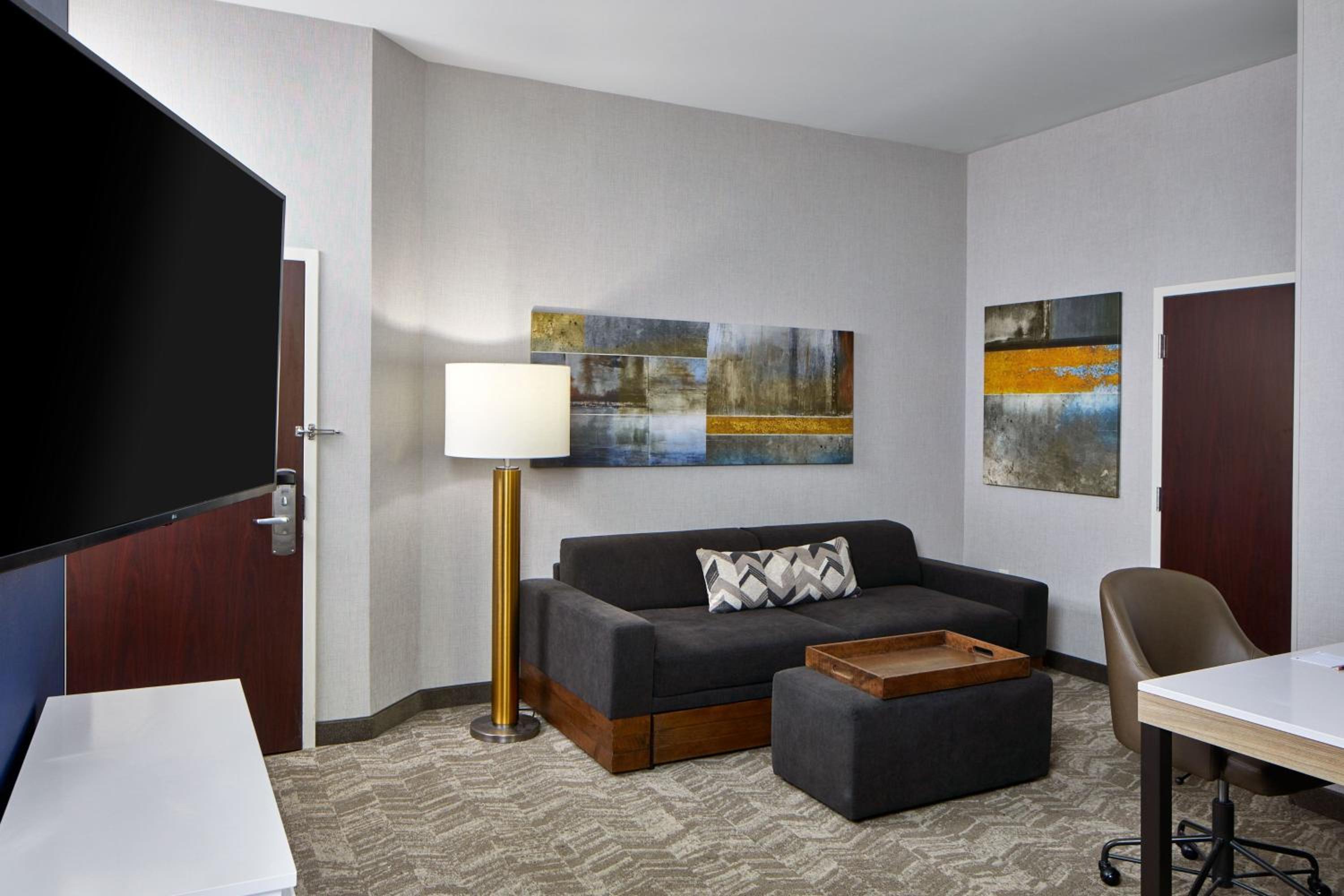 Larger King Suite with Trundle Sofa