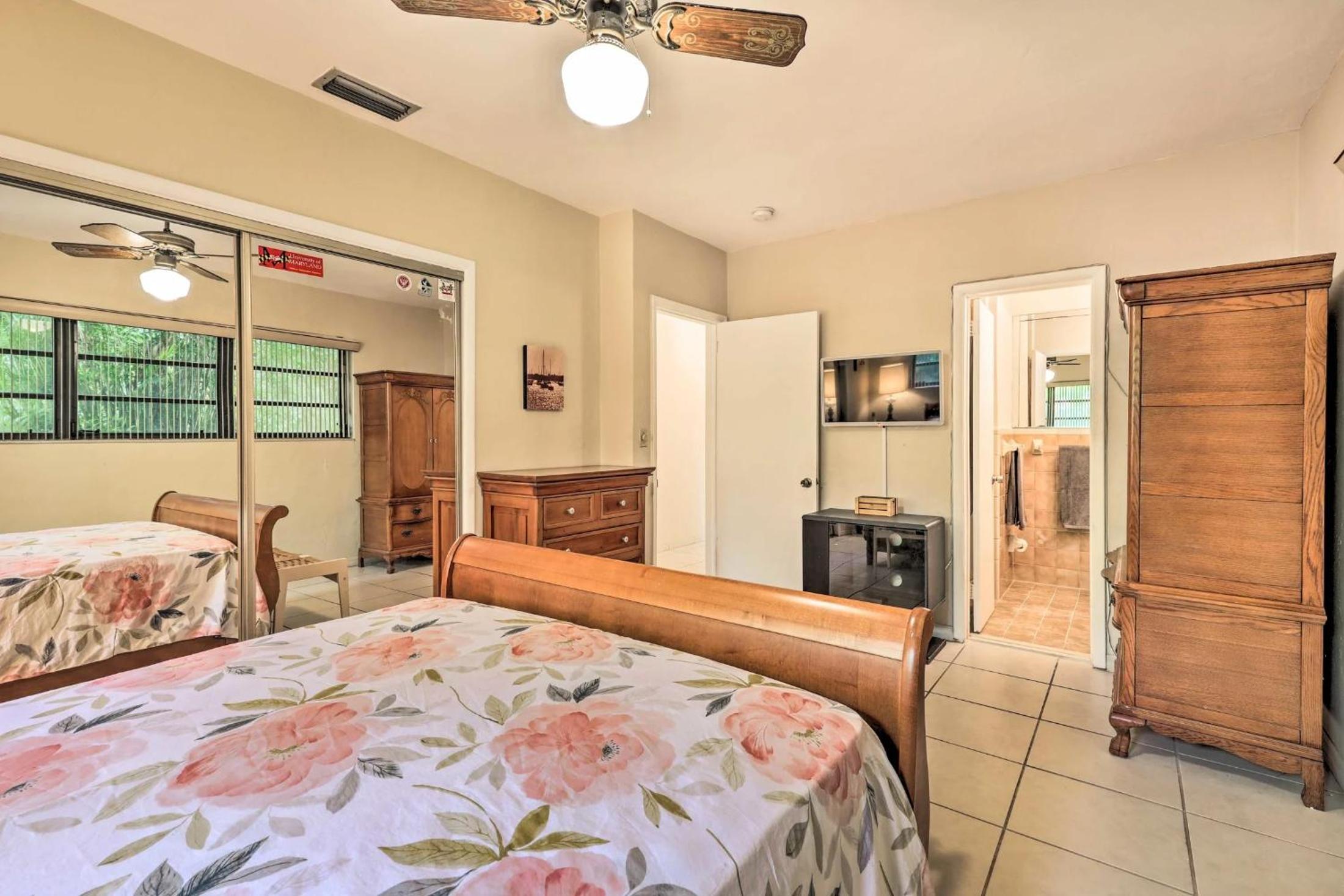 Three-Bedroom House photo 2