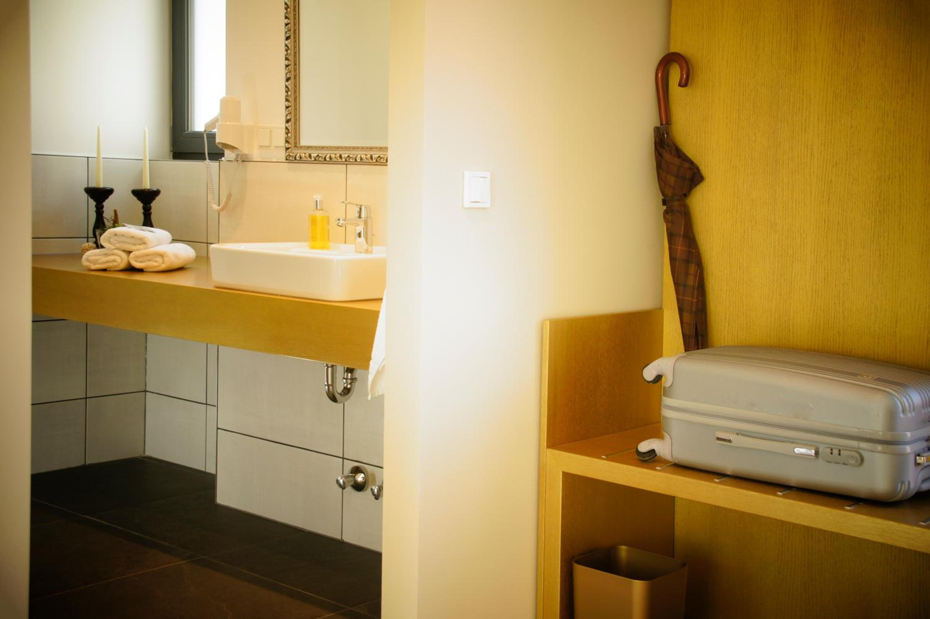 Deluxe Double Room - Photo 10