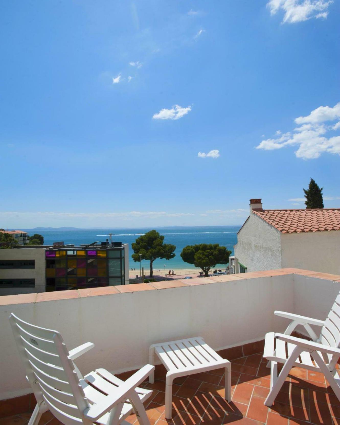 Two-Bedroom Apartment with Terrace and Sea View photo 3