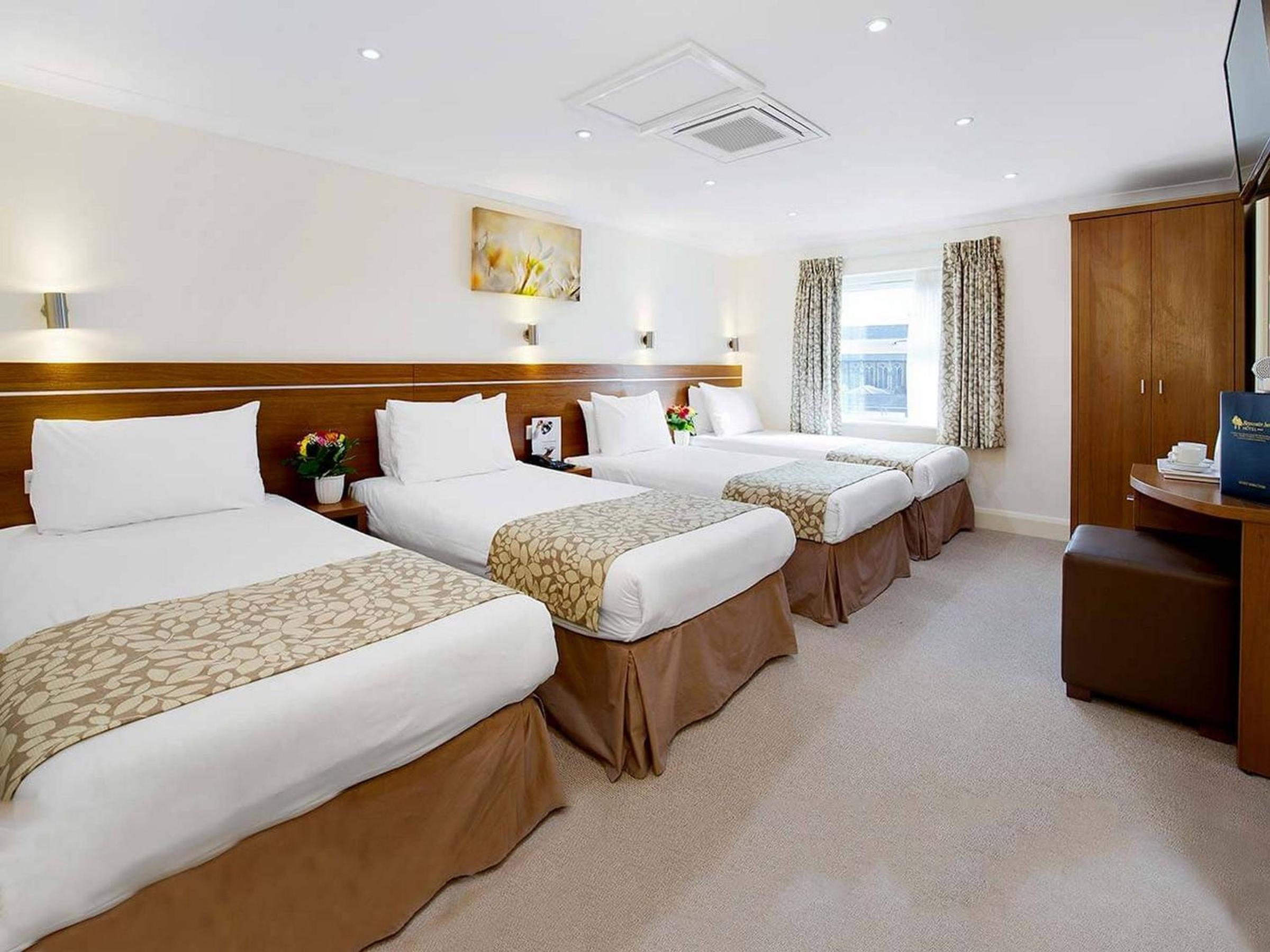 4-Bed Room photo 1