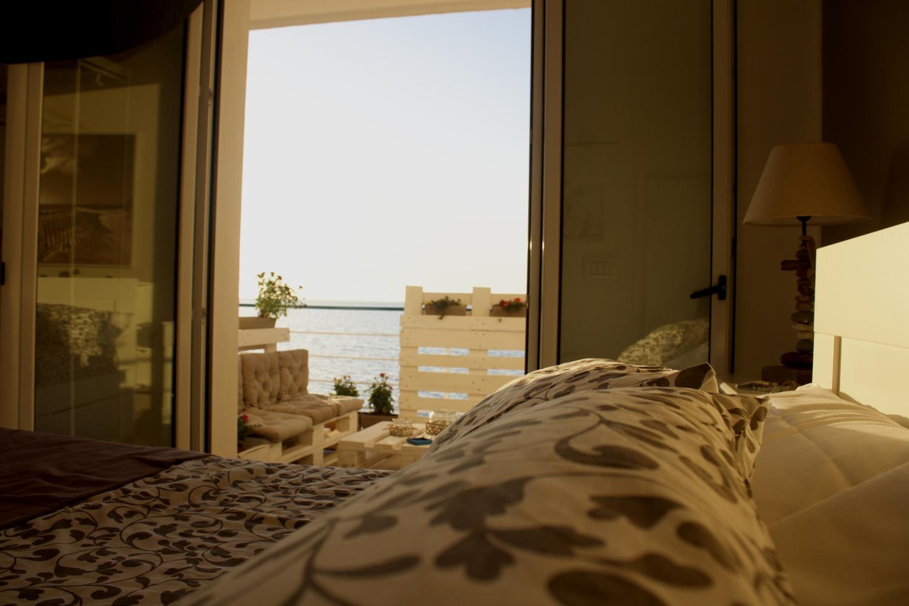 Double Room with Sea View - Photo 18