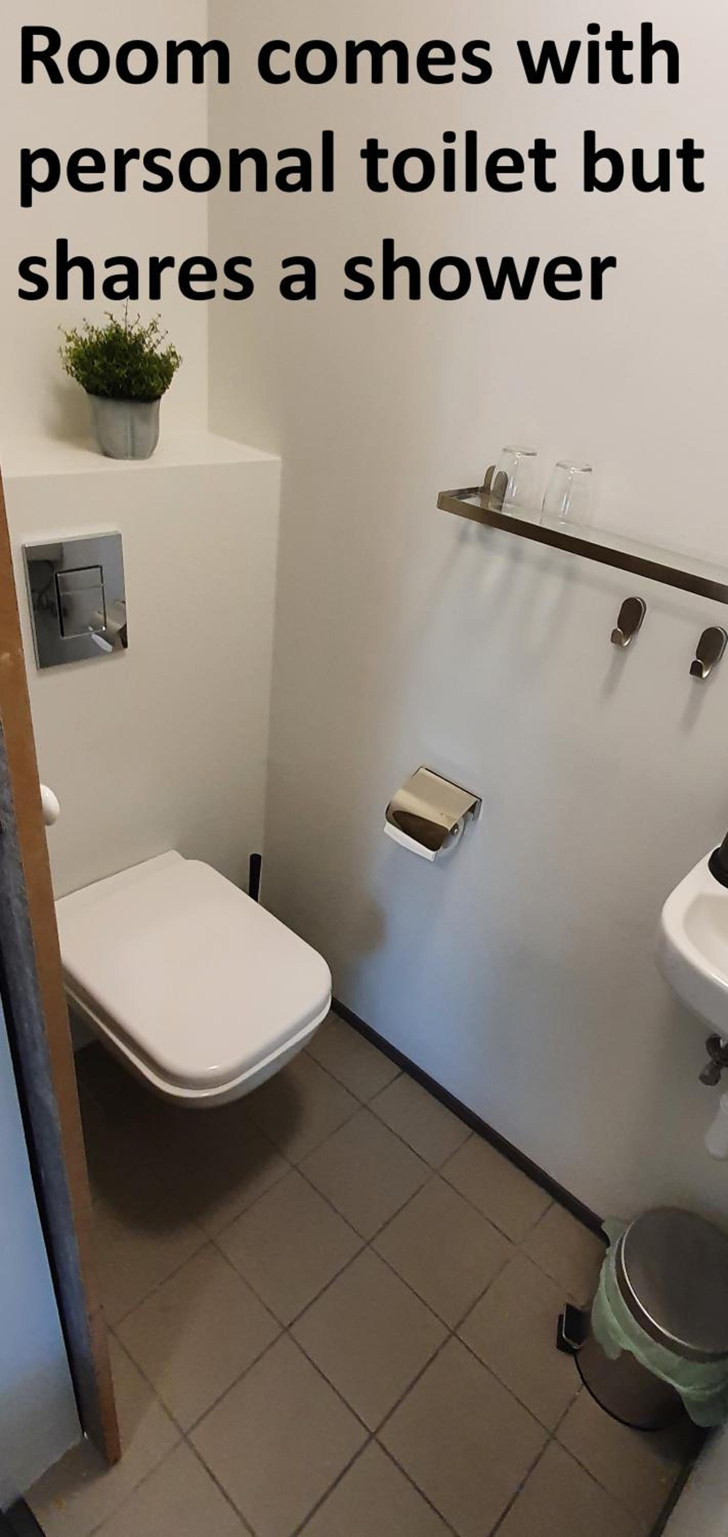 Double Room with Shared Bathroom photo 3