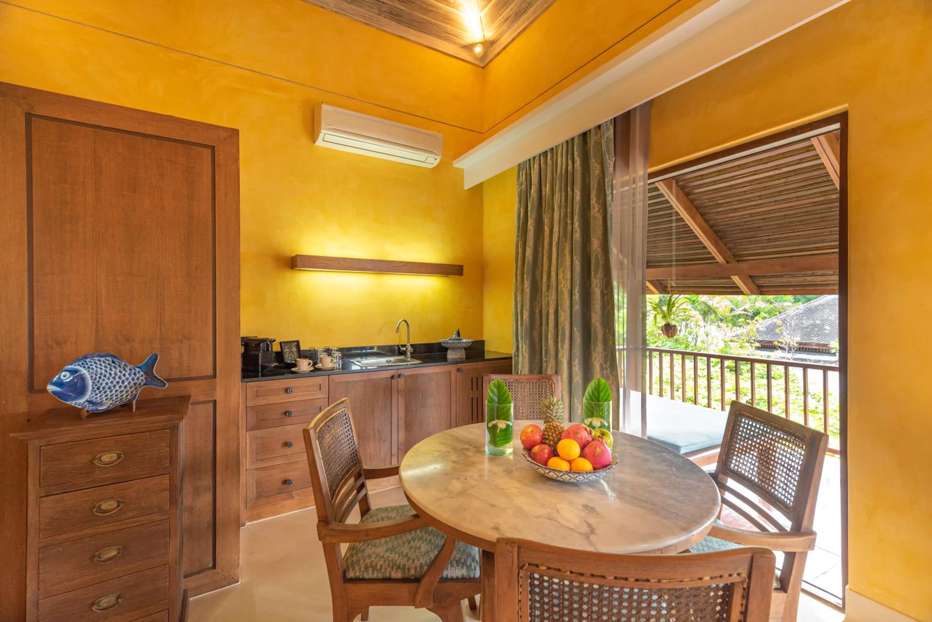 Boutique Ocean Retreat - Photo 7