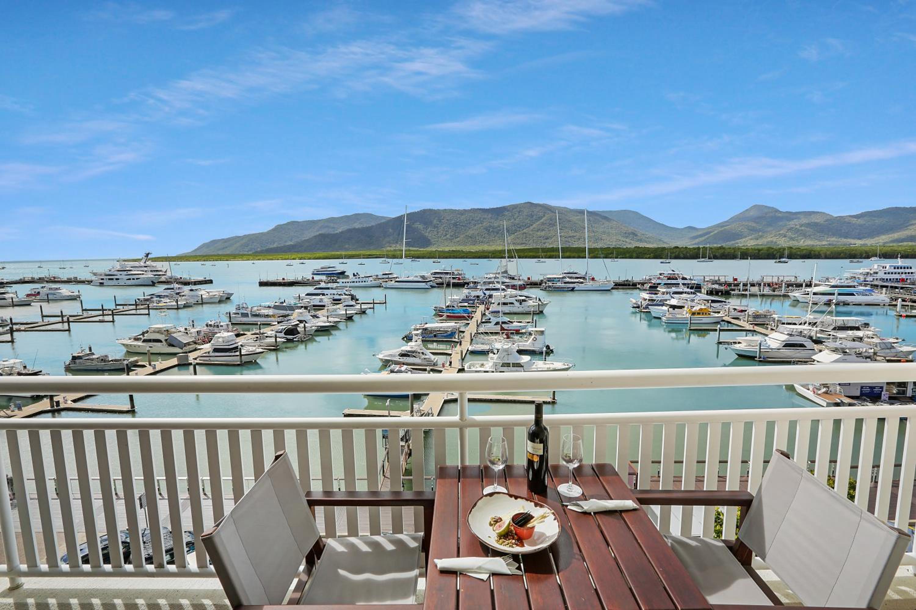 Executive Marina Room - Photo 14