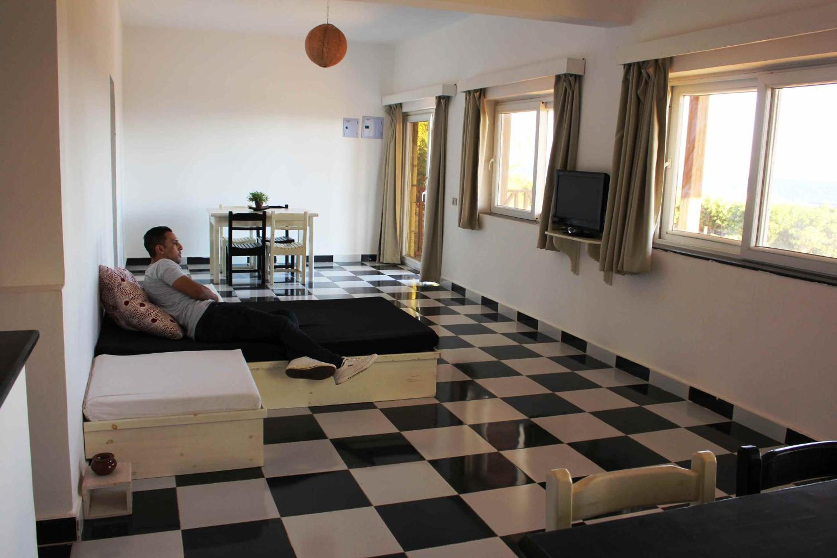 Apartment with Sea View - Photo 3