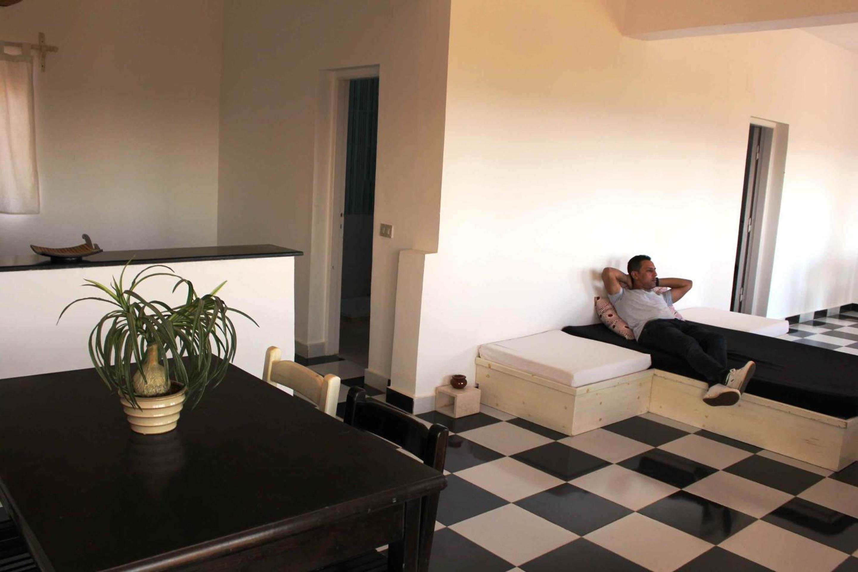 Apartment with Sea View - Photo 4