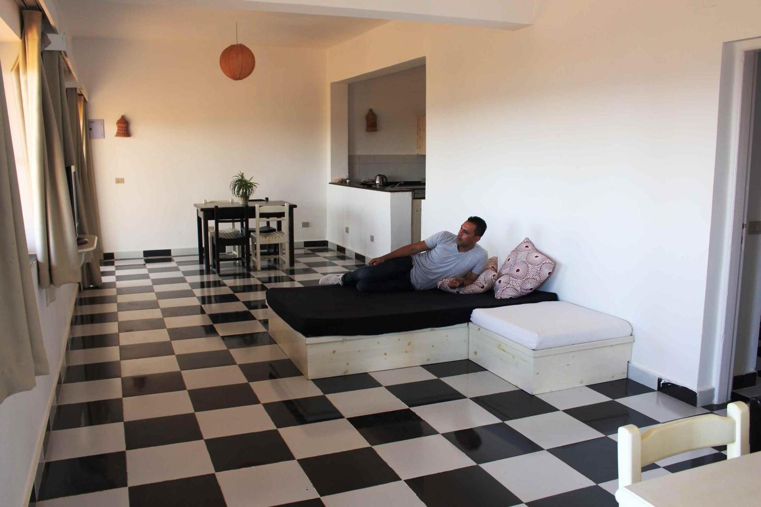Apartment with Sea View - Photo 6