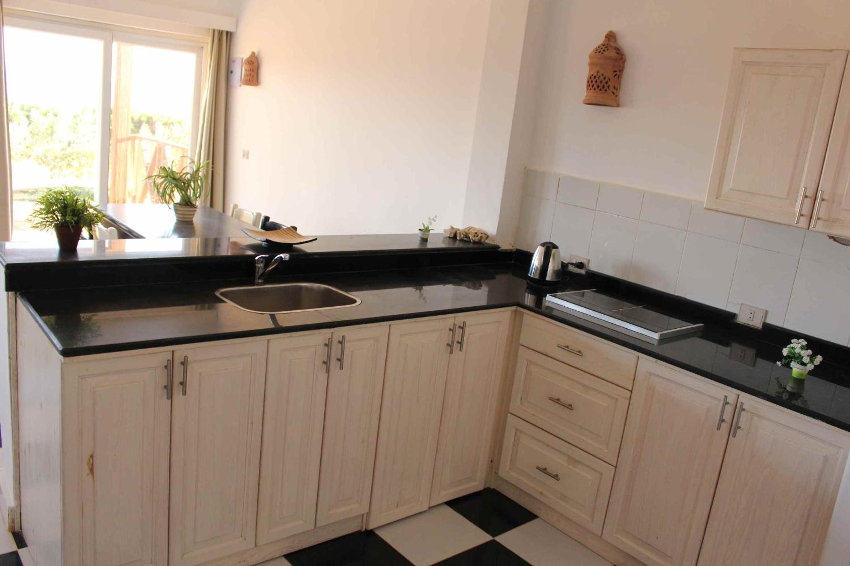 Apartment with Sea View - Photo 15