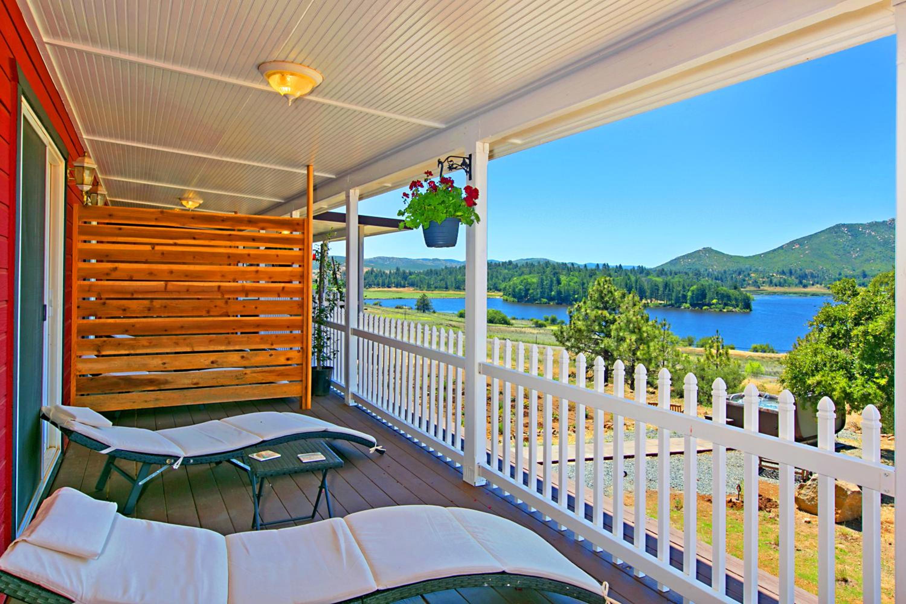 Suite with Lake View - Photo 2