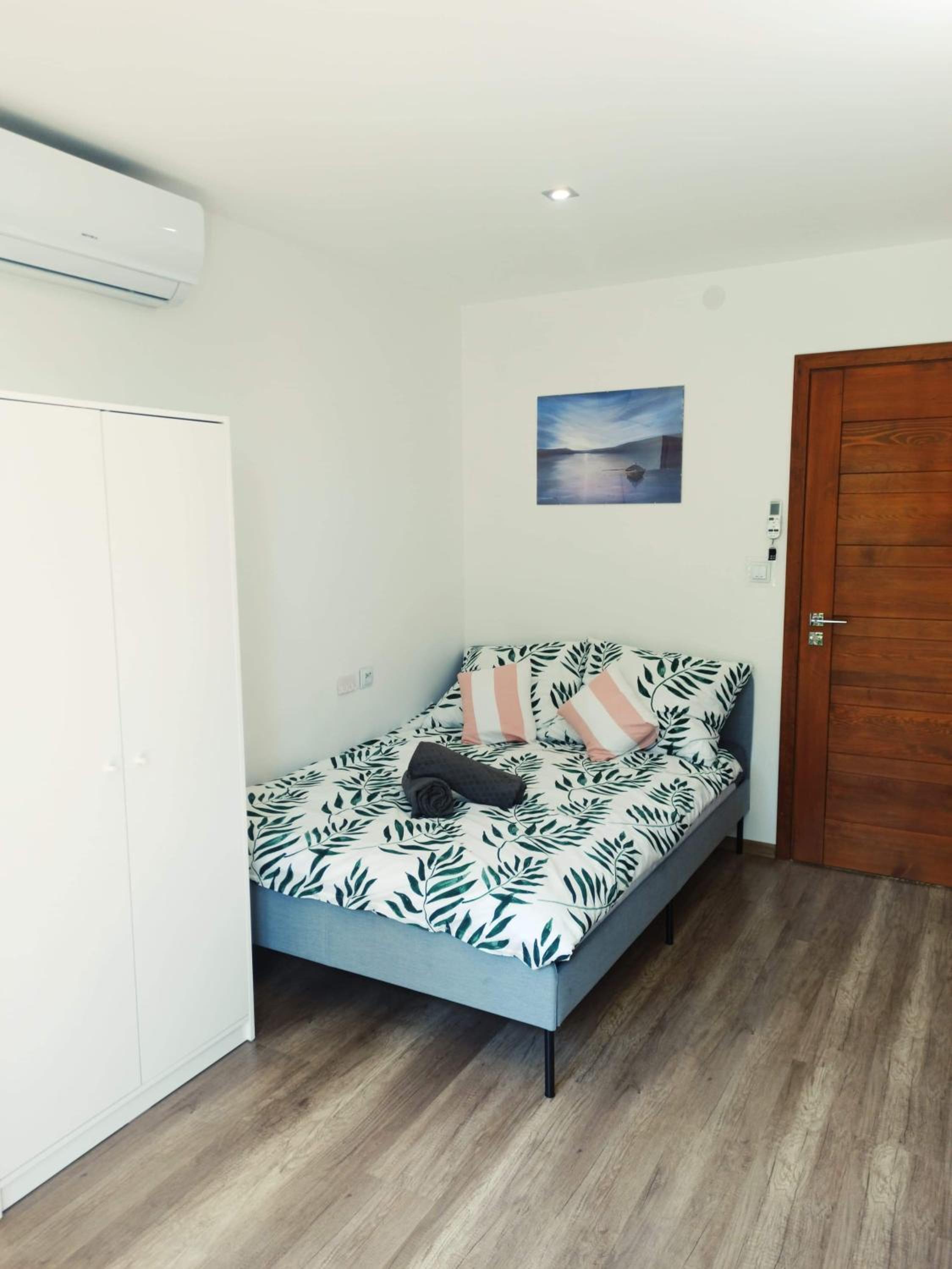 Quadruple Room with Private Bathroom - Photo 3