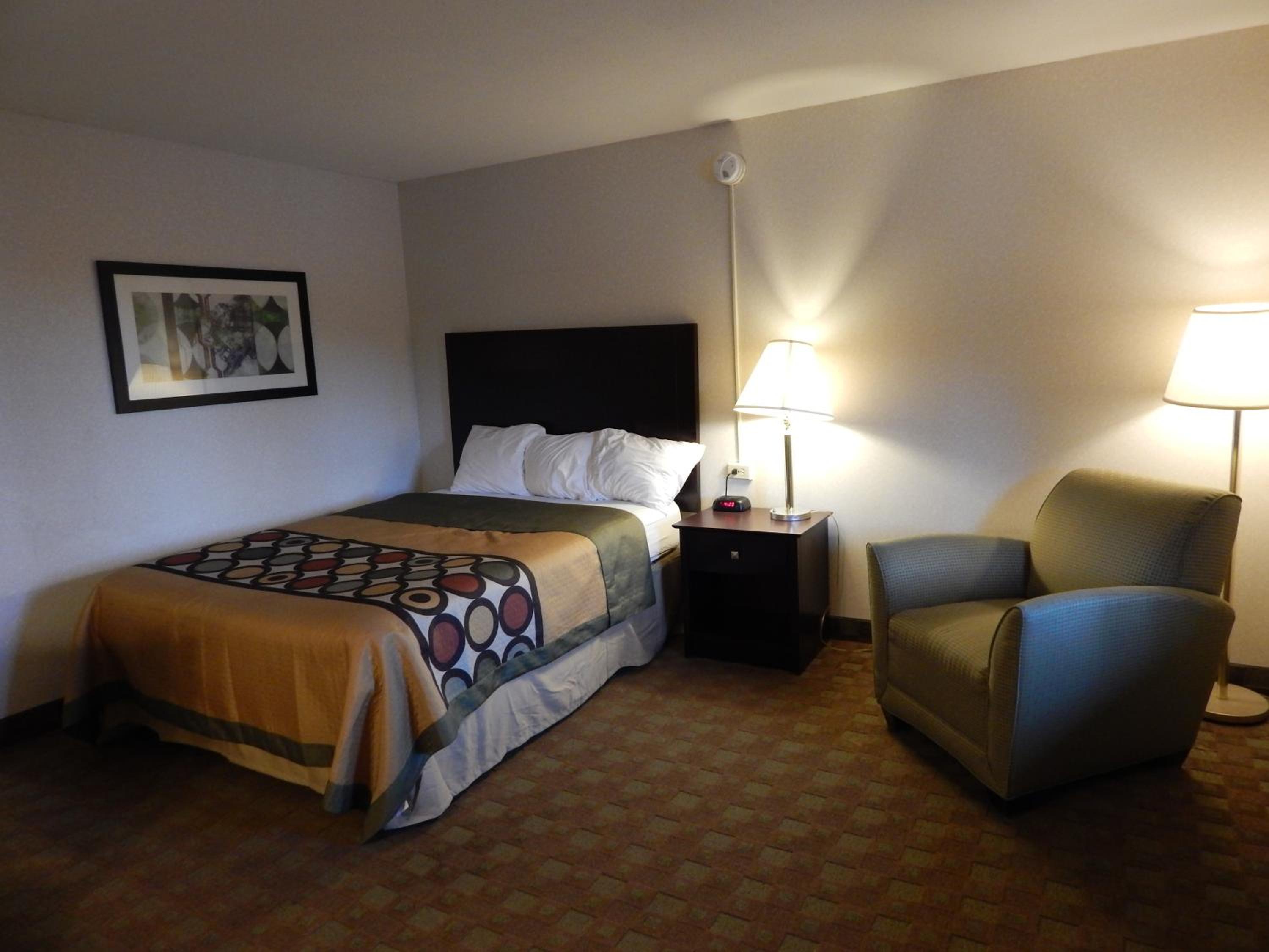 Deluxe Queen Room - Non-Smoking - Photo 3