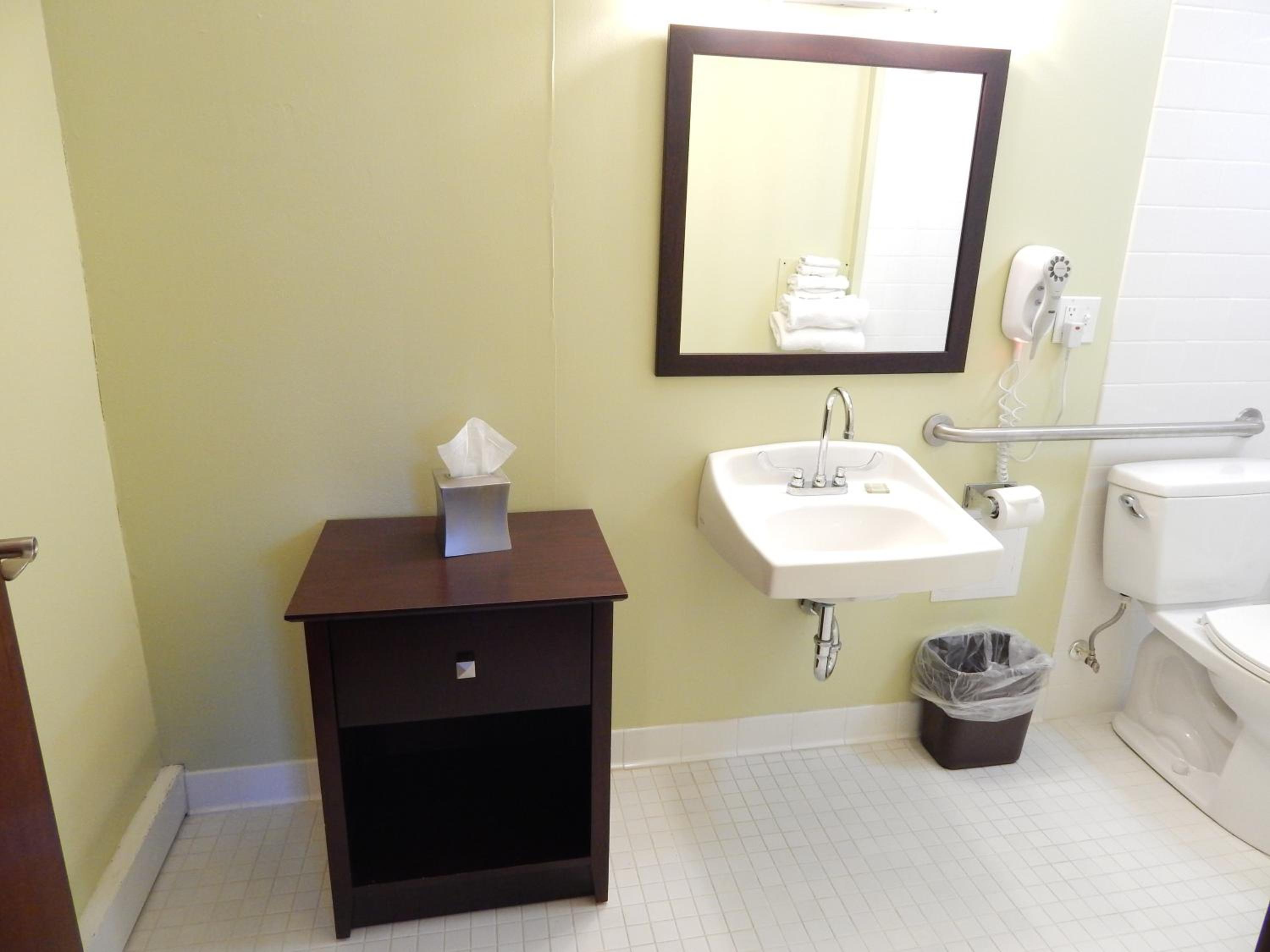 Deluxe Queen Room - Mobility Access/Non-Smoking - Photo 5