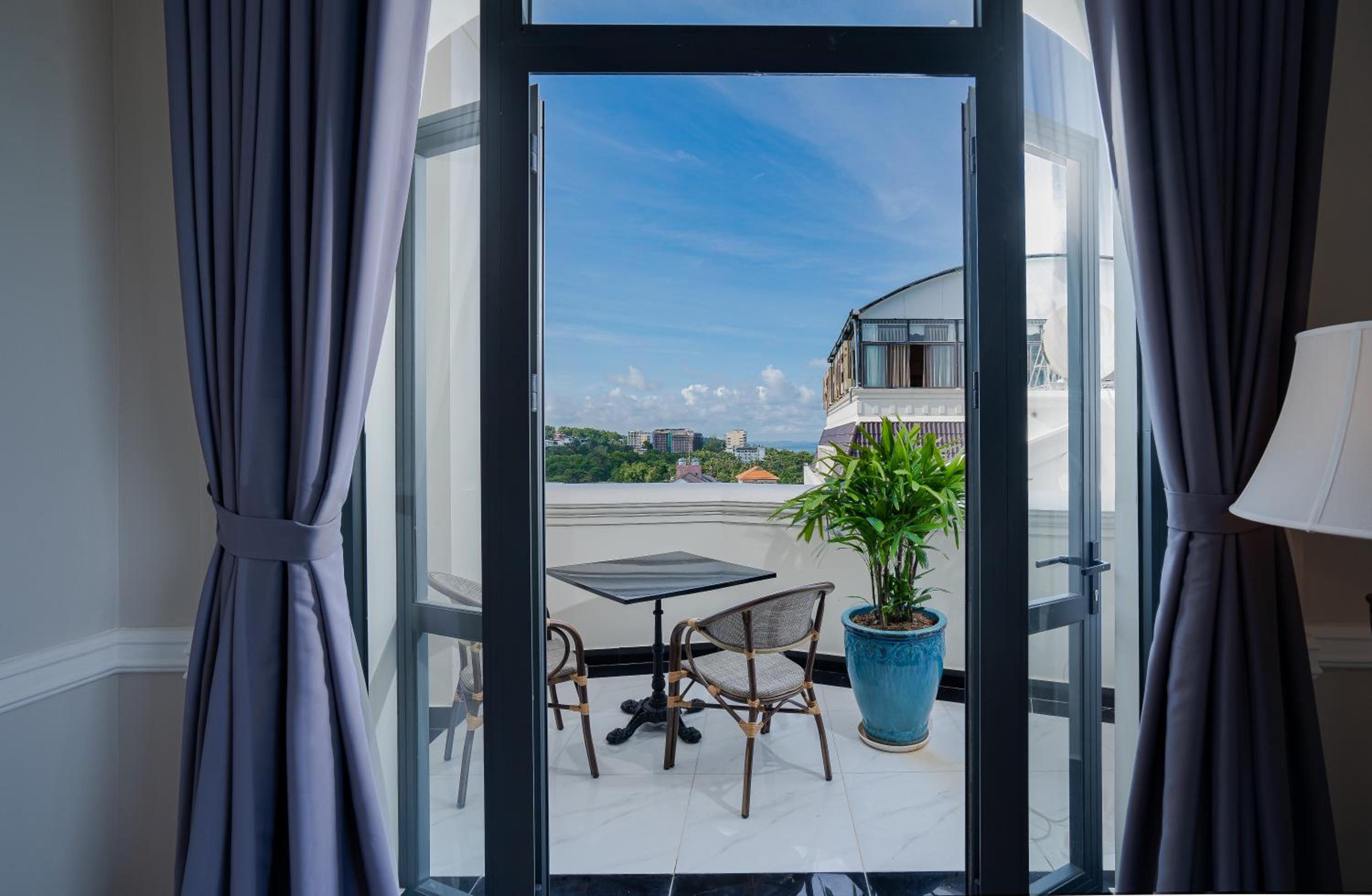 Executive Suite with Sea View photo 2