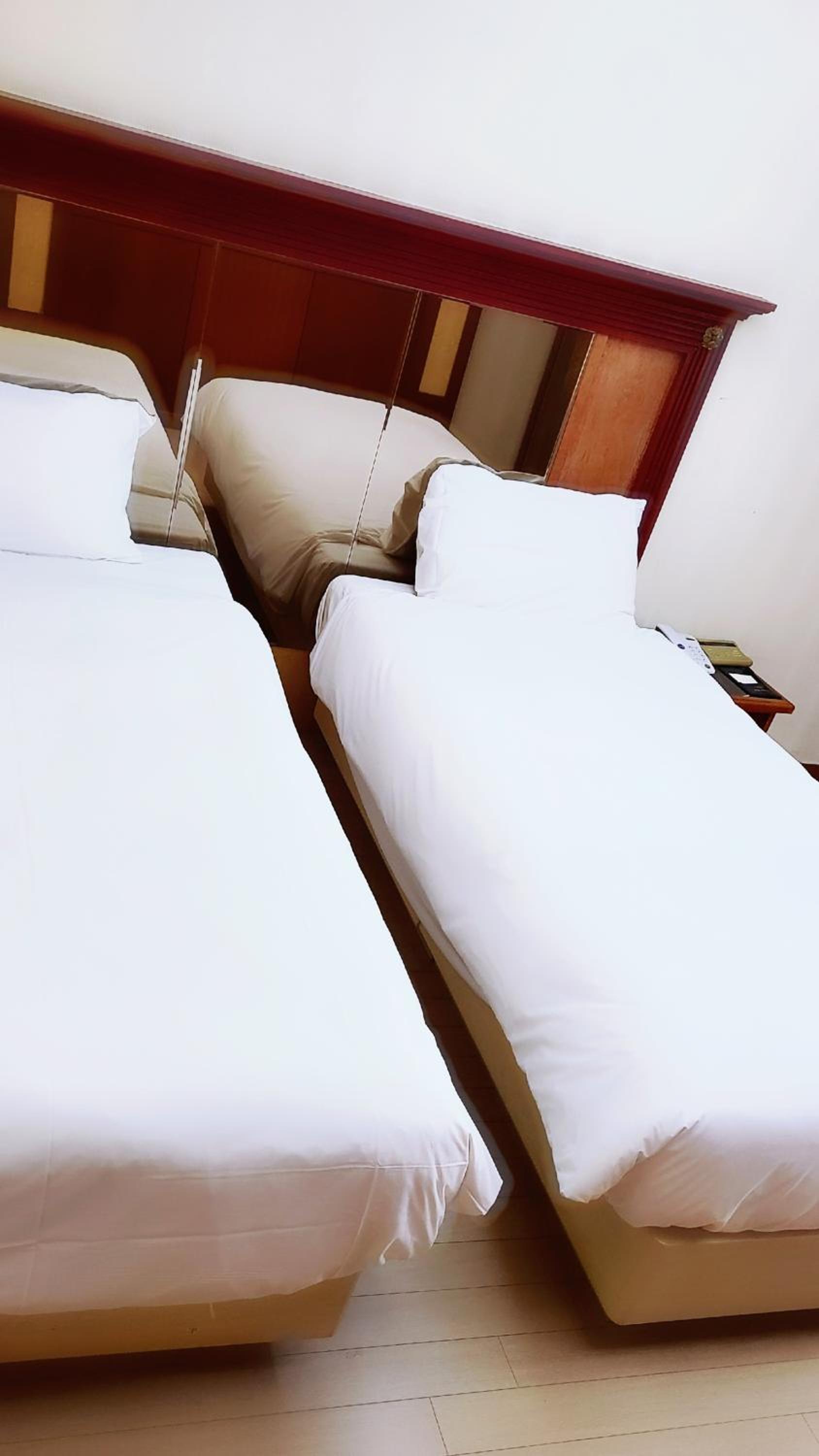 Standard Twin Room - Photo 1