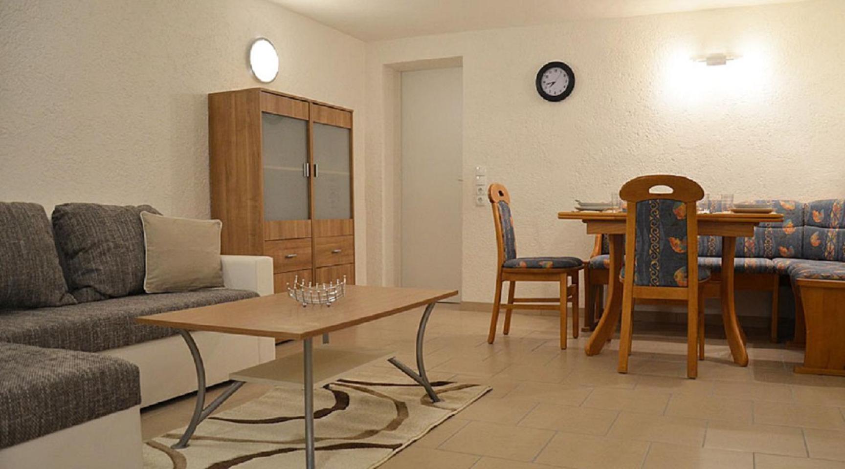 One-Bedroom Apartment photo 1