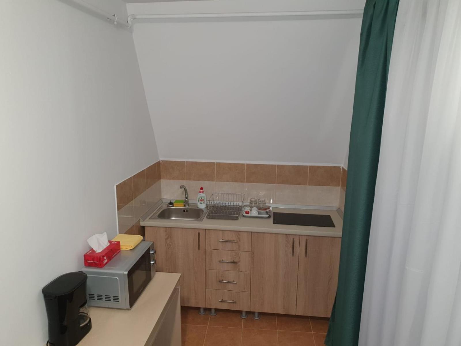 One-Bedroom Apartment photo 2