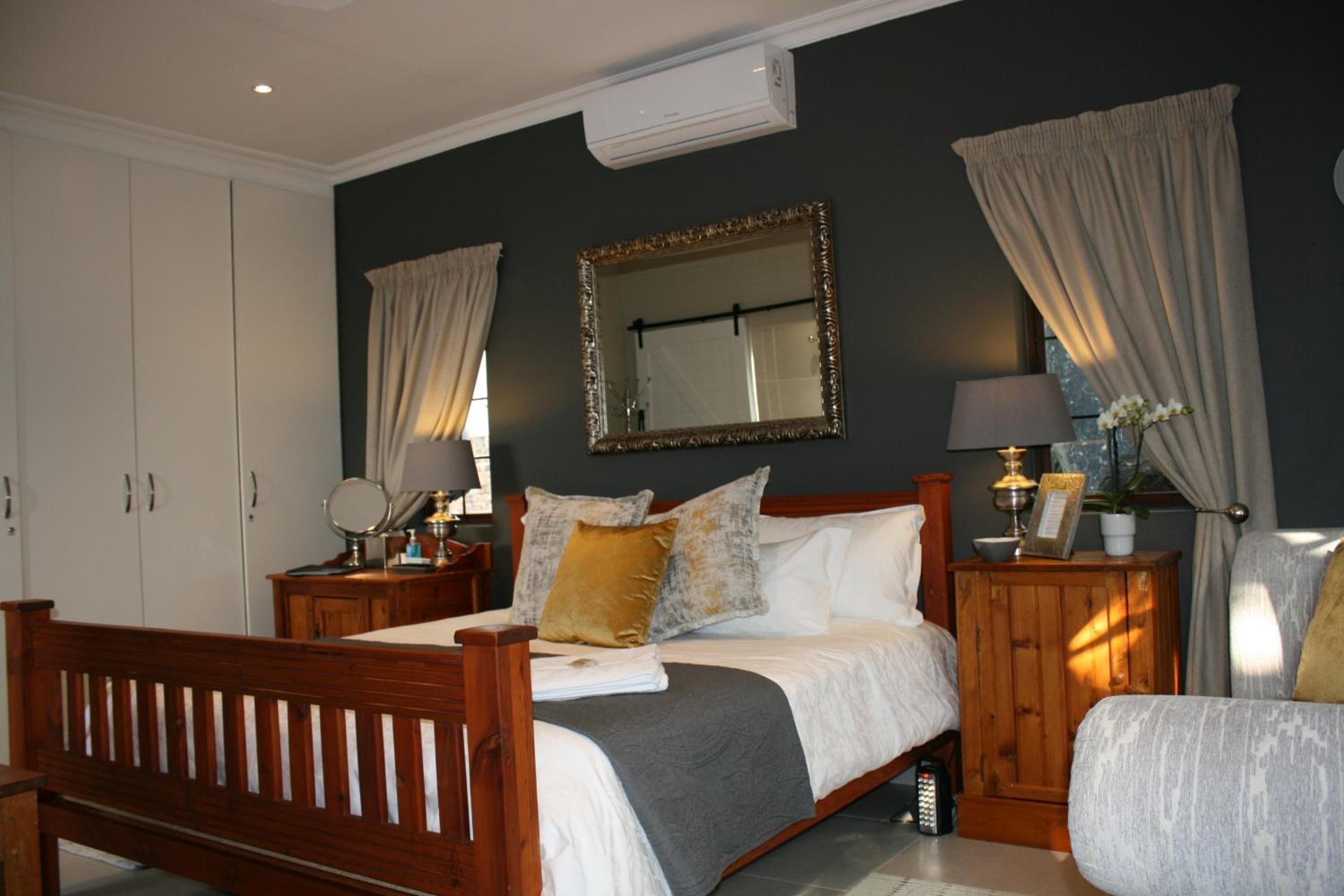 Suite - Photo 35