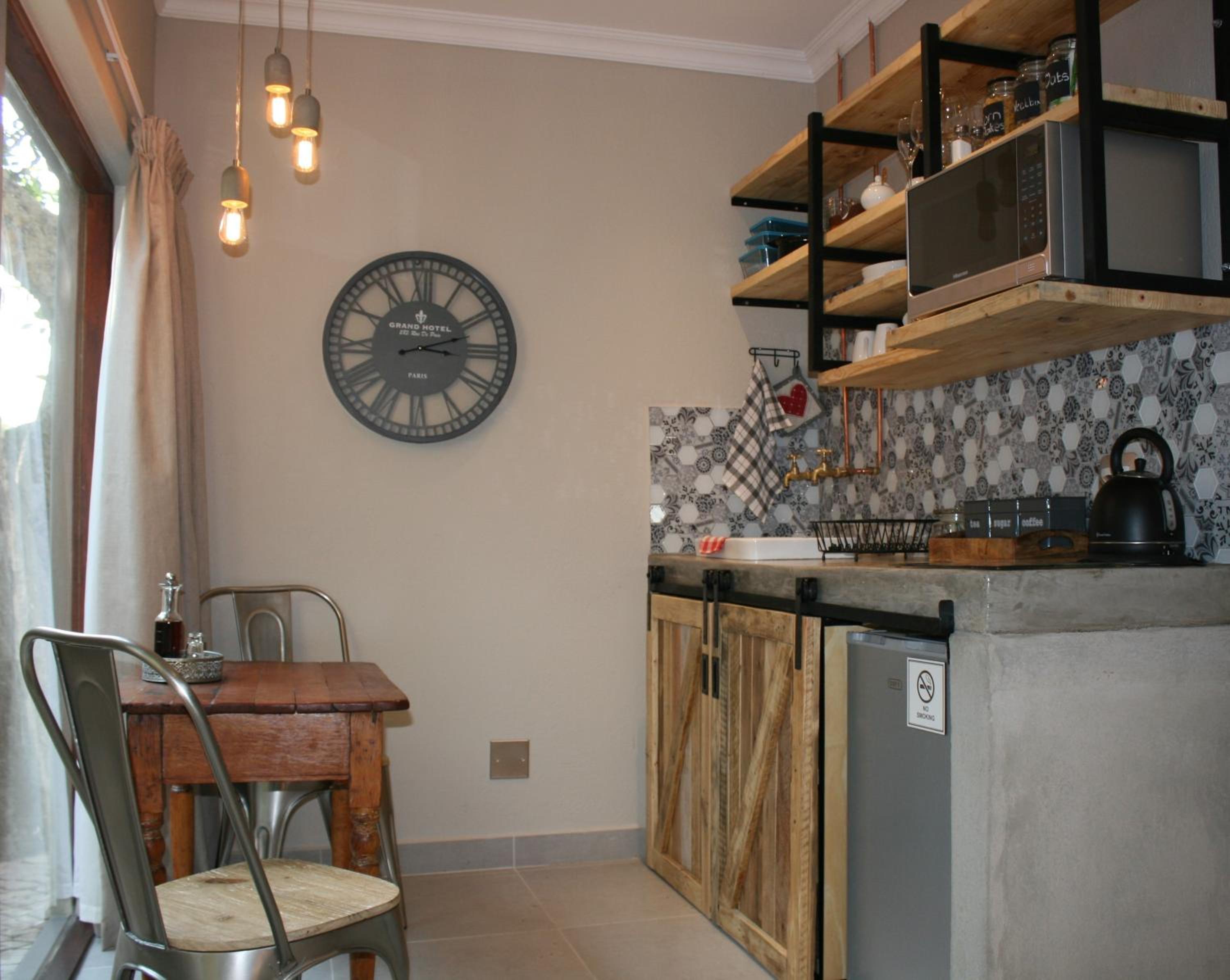 Suite - Photo 40