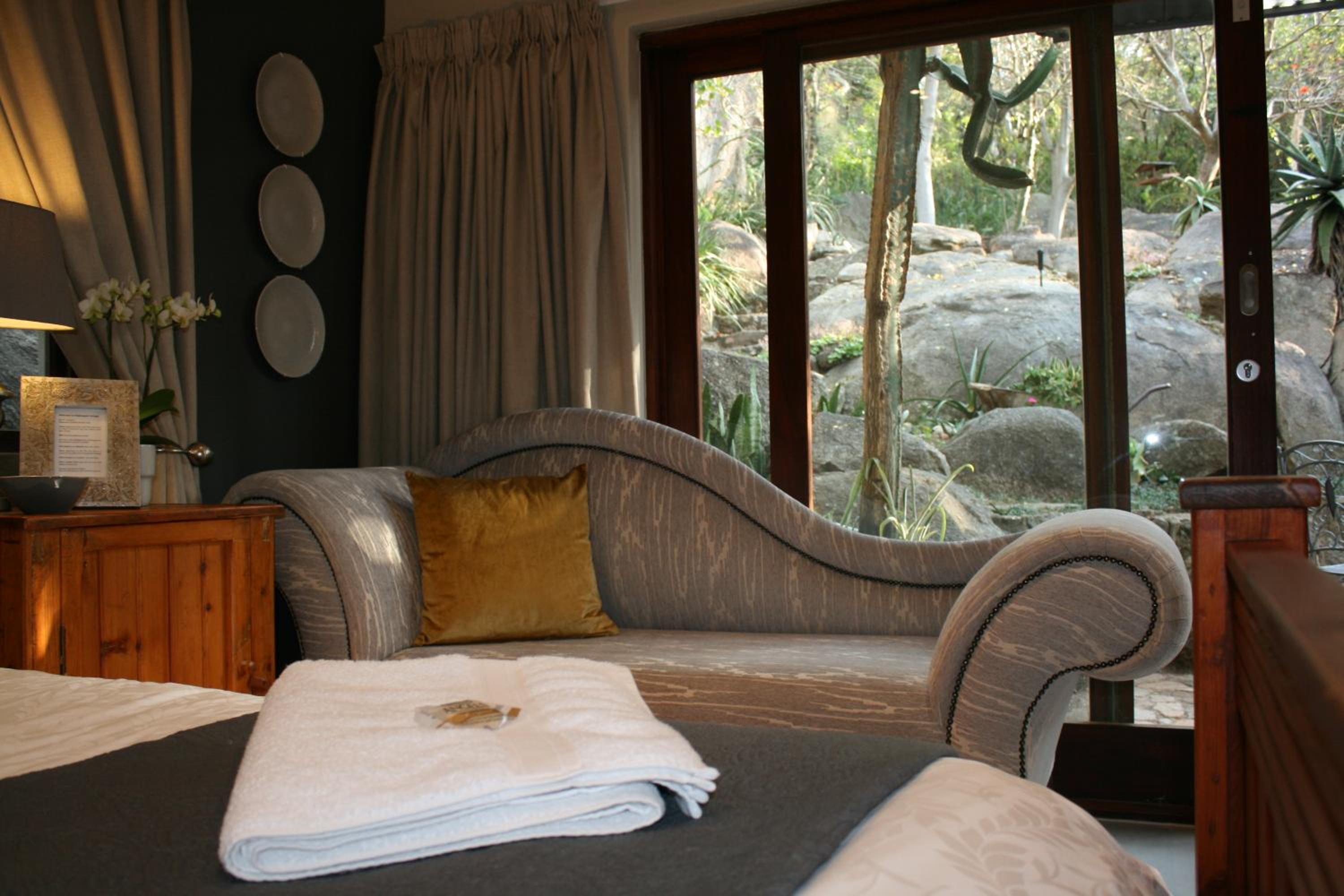 Suite - Photo 9