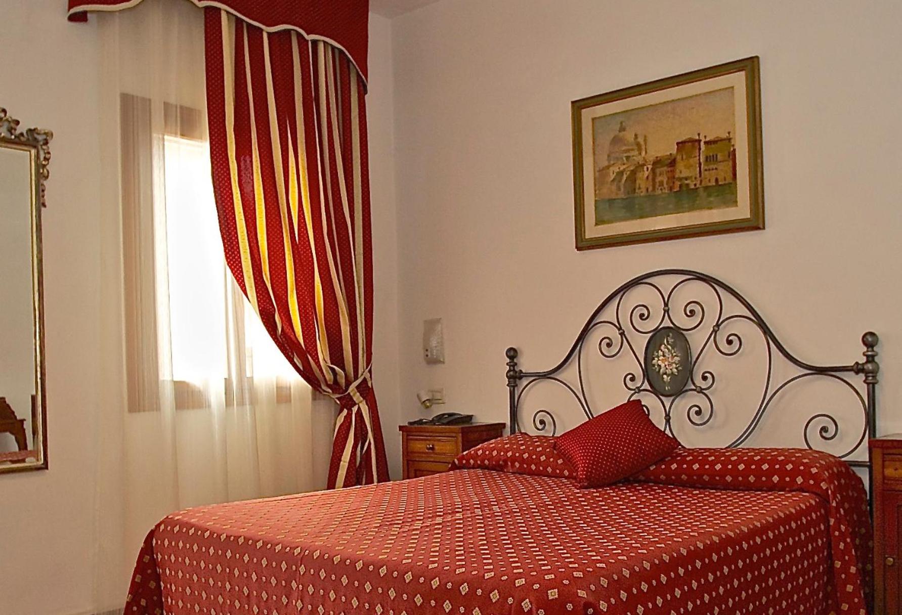 Comfort Double or Twin Room photo 1