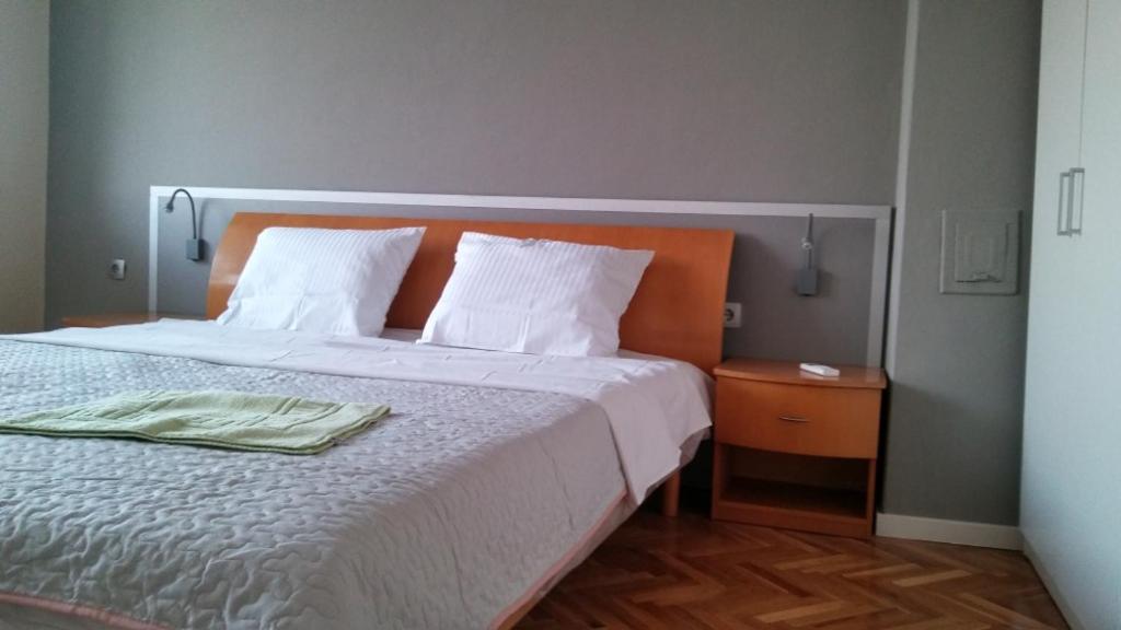 Two-Bedroom Apartment - Photo 11